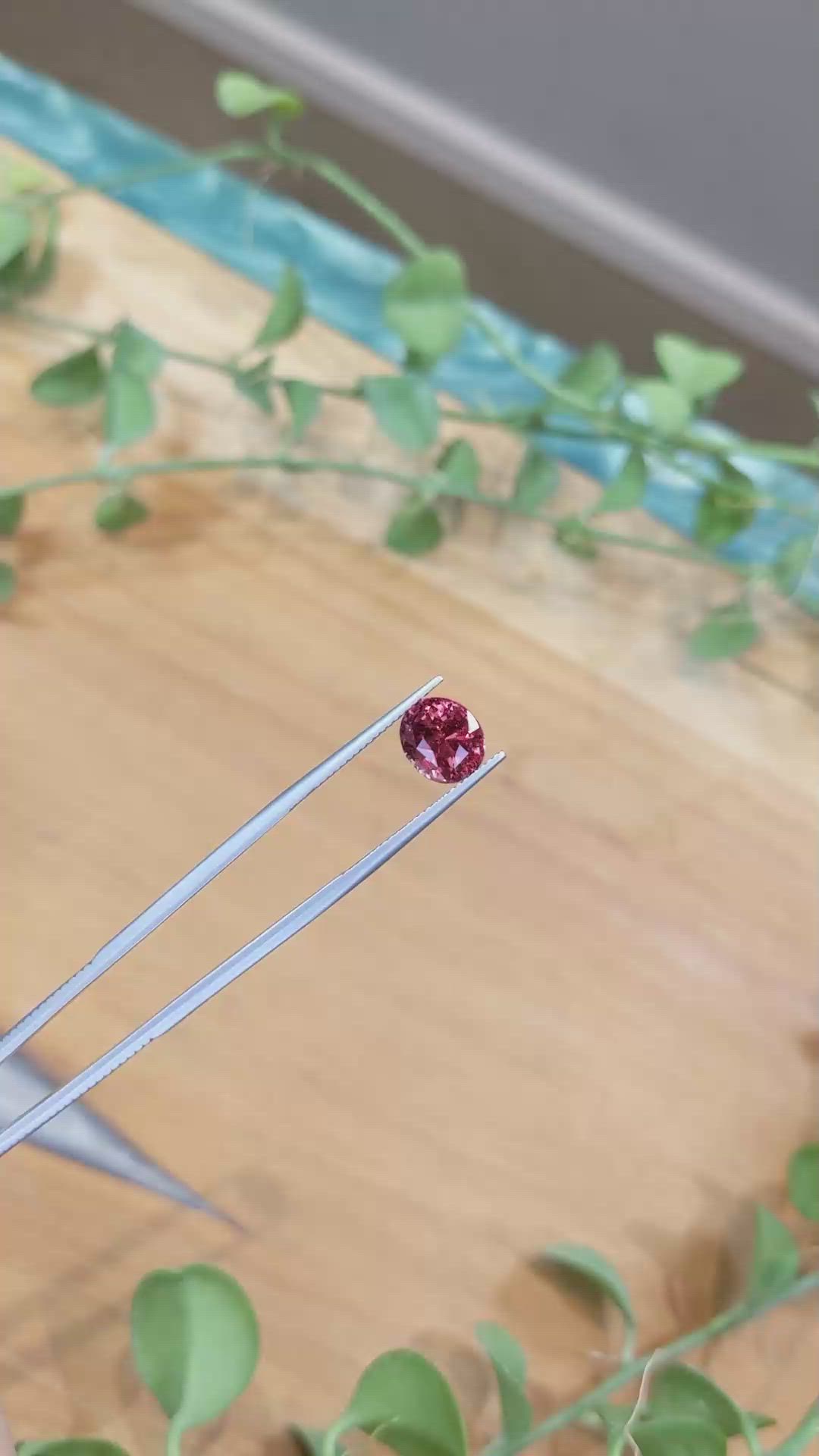 3.53 Ct. Padparadscha Sapphire from Ceylon (Sri Lanka) Size Video