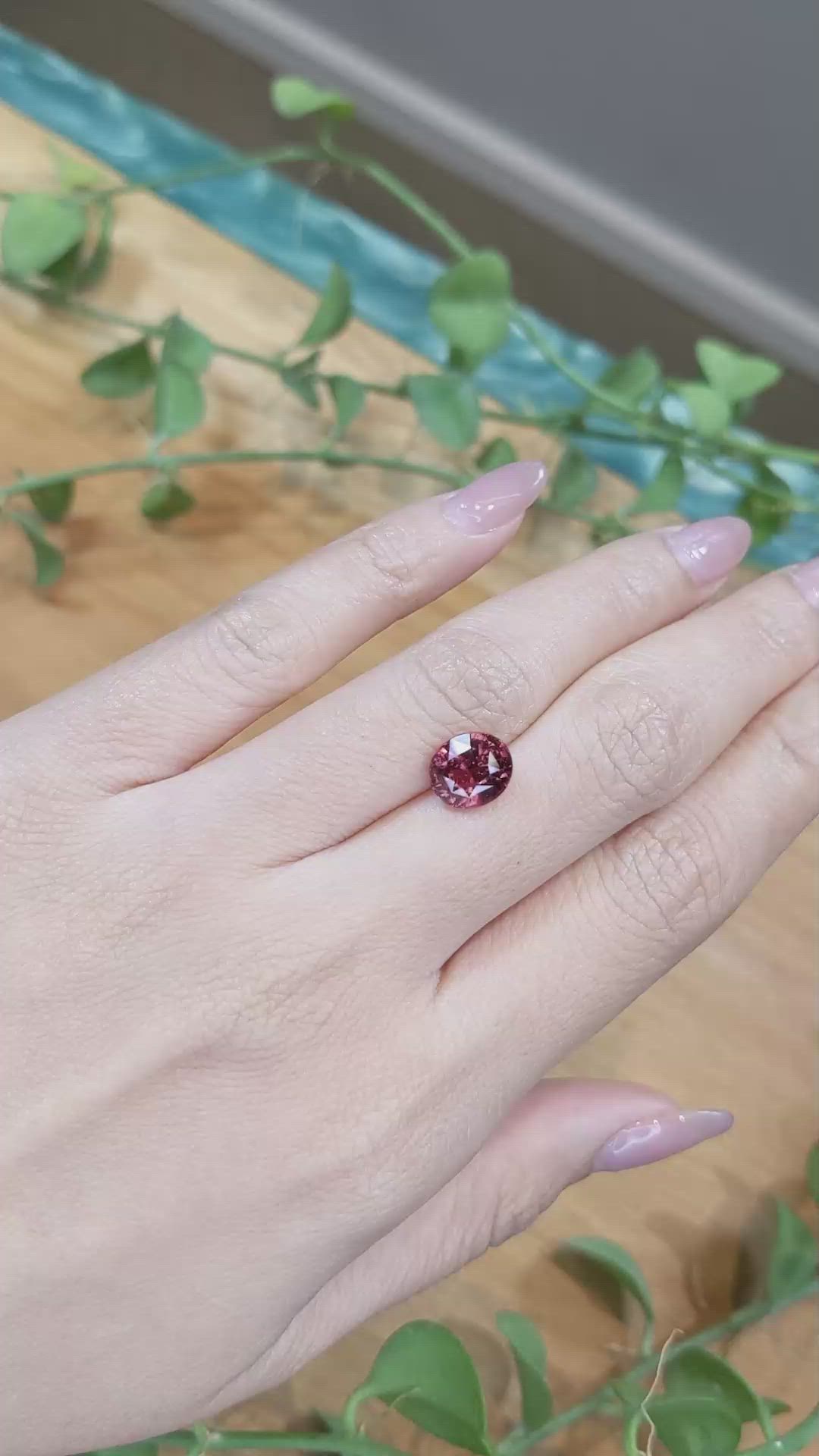 3.53 Ct. Padparadscha Sapphire from Ceylon (Sri Lanka) Size Video