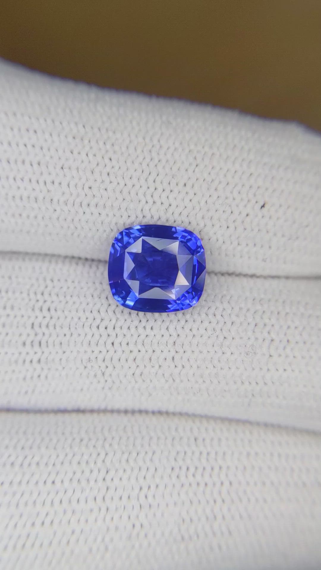 3.15 Ct. Blue Sapphire from Ceylon (Sri Lanka) Size Video