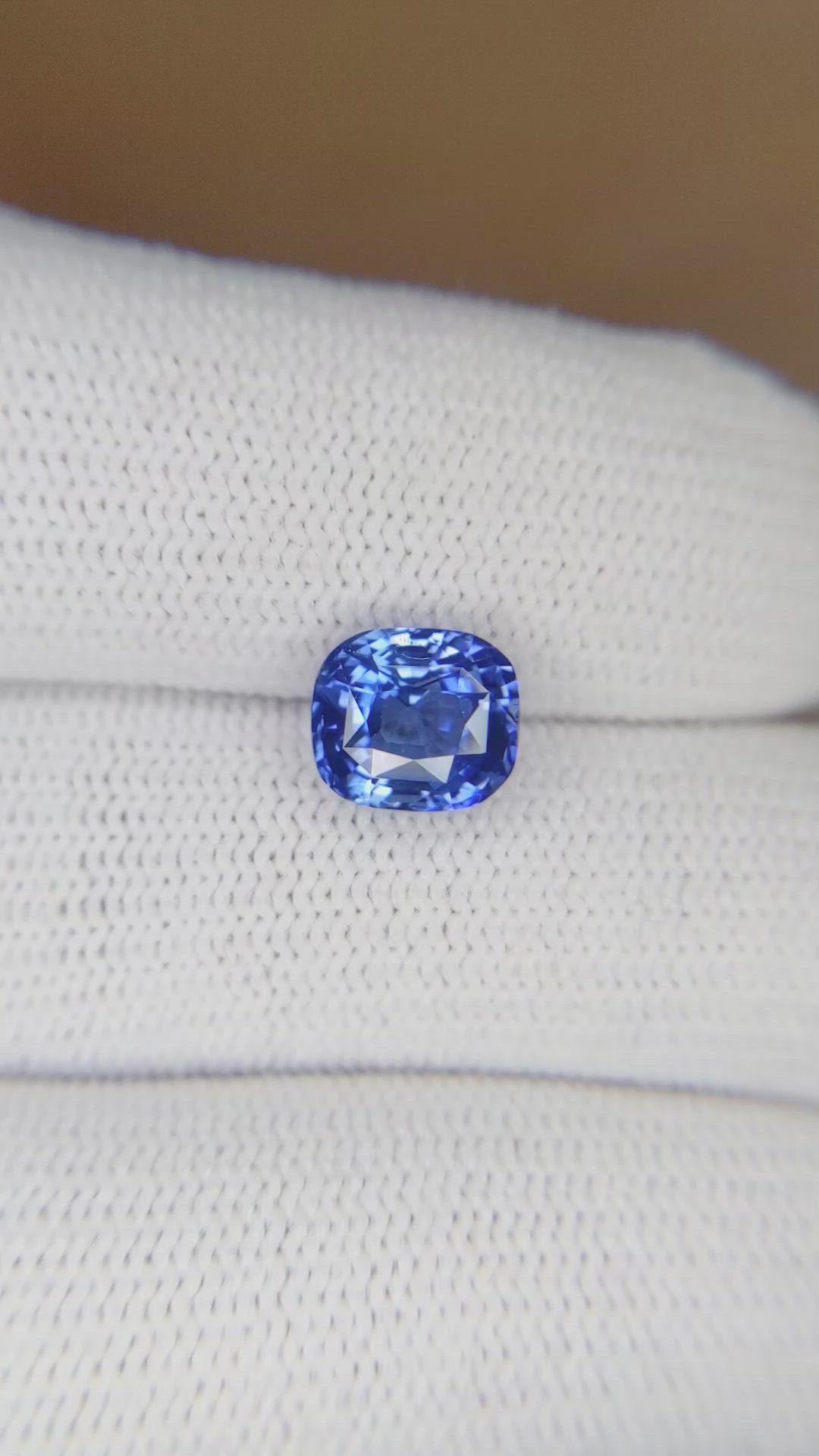 2.61 Ct. Blue Sapphire from Ceylon (Sri Lanka) Size Video
