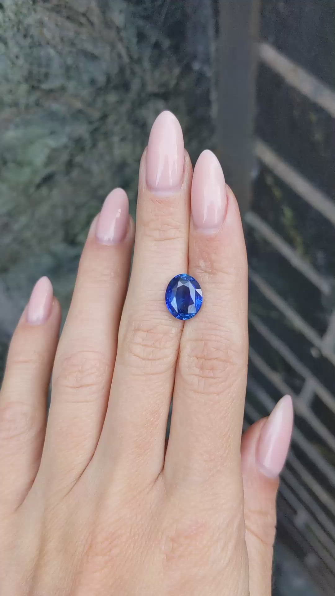 4.05 Ct. Blue Sapphire from Ceylon (Sri Lanka) Size Video