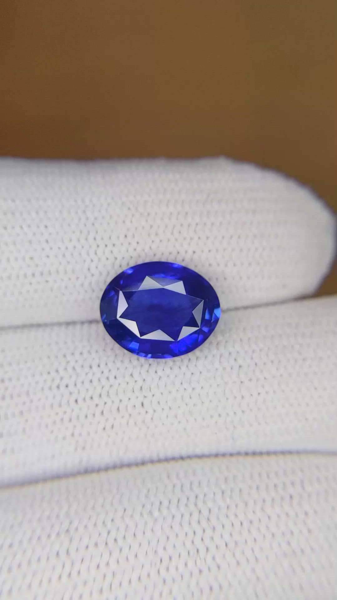4.05 Ct. Blue Sapphire from Ceylon (Sri Lanka) Size Video