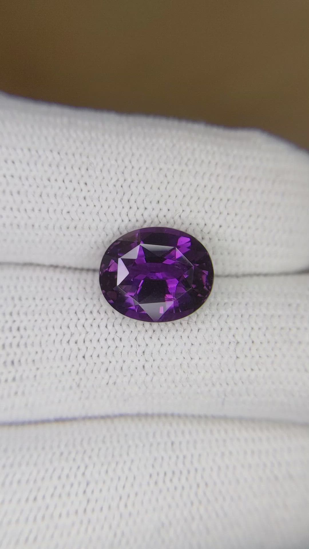 5.04 Ct. Purple Sapphire from Ceylon (Sri Lanka) Size Video
