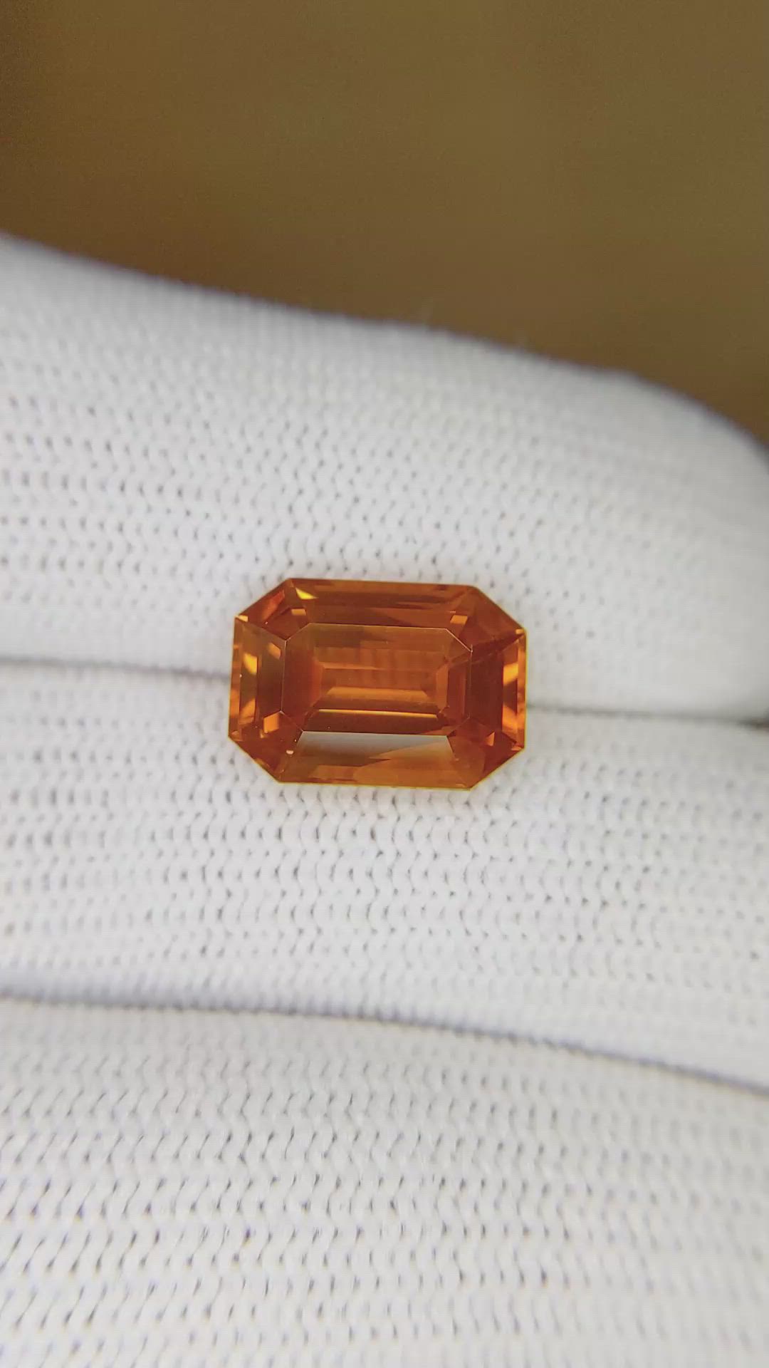 5.16 Ct. Orange Sapphire from Ceylon (Sri Lanka) Size Video