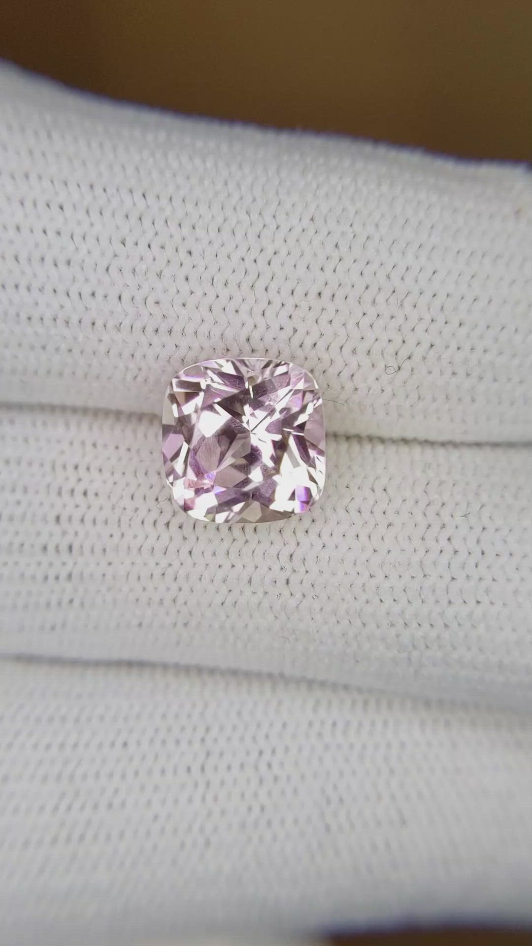 4.19 Ct. Pink Sapphire from Ceylon (Sri Lanka) Size Video