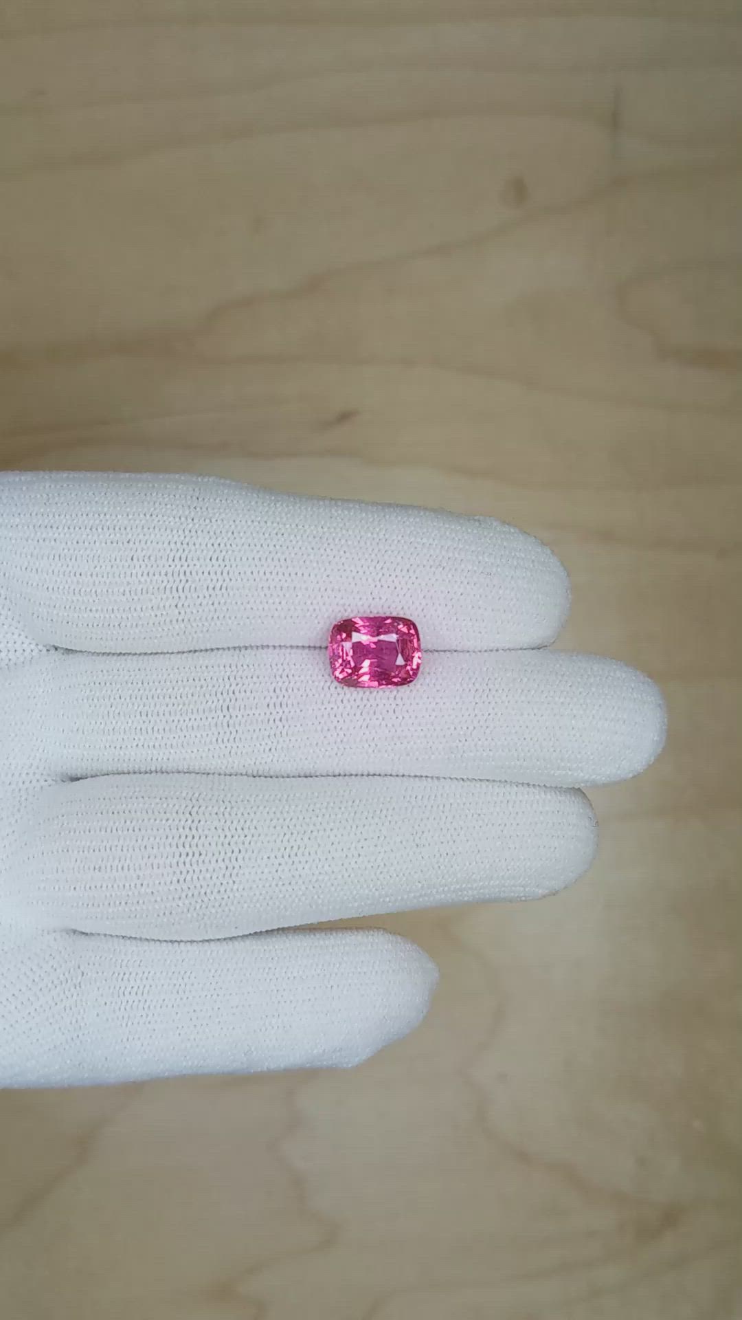 4.05 Ct. Purplish Pink Sapphire from Ceylon (Sri Lanka) Size Video