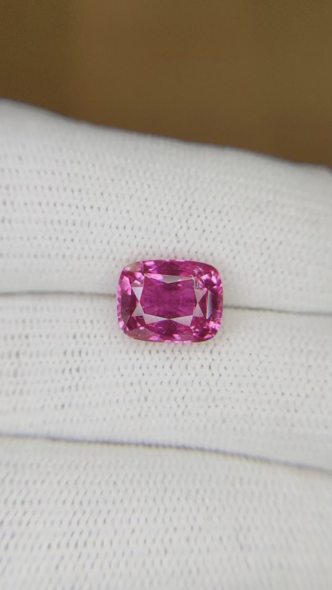 4.05 Ct. Purplish Pink Sapphire from Ceylon (Sri Lanka) Size Video