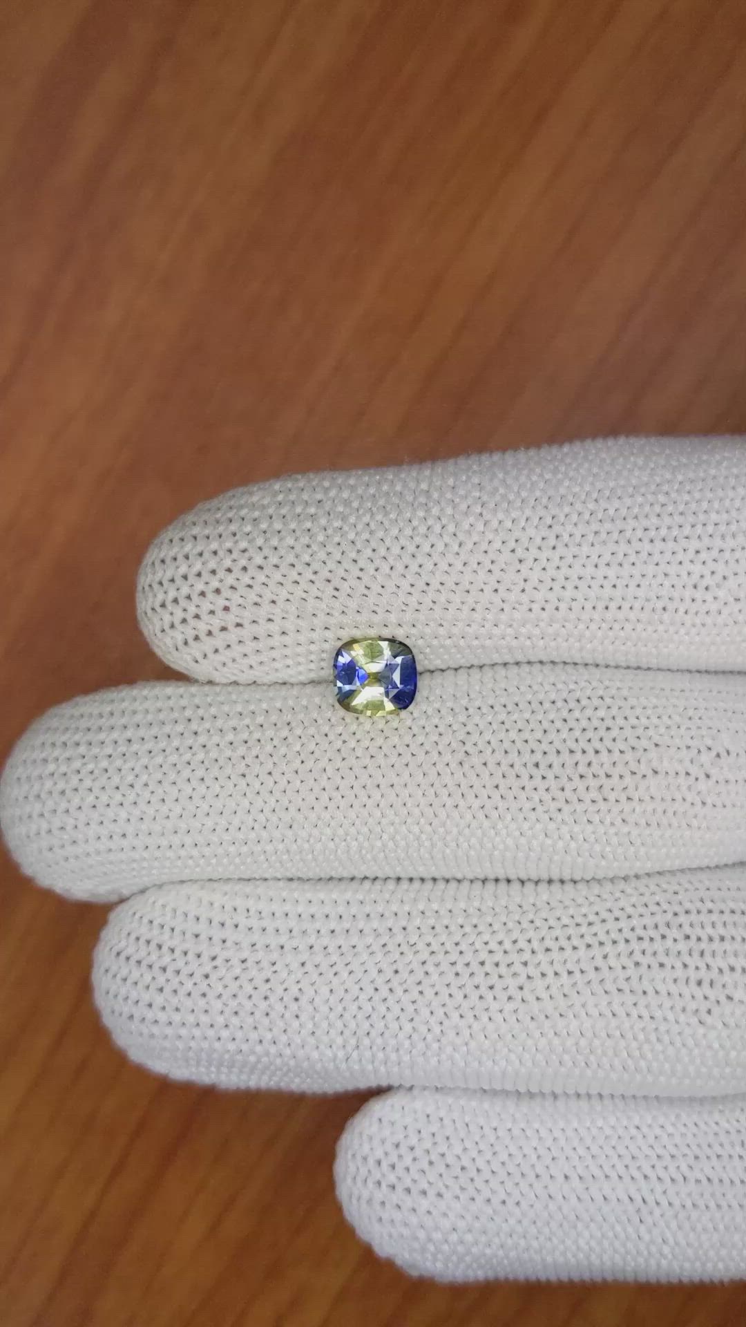 1.27 Ct. Bi Color Sapphire from Ceylon (Sri Lanka) Size Video