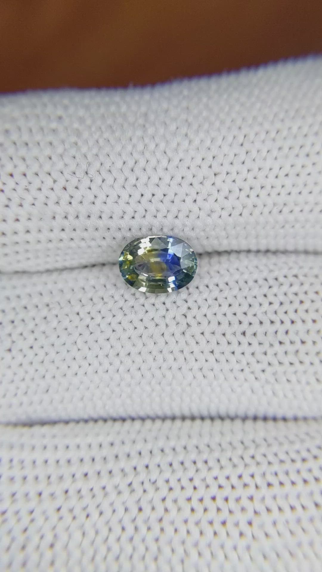 1.16 Ct. Bi Color / Parti Sapphire from Ceylon (Sri Lanka) Size Video
