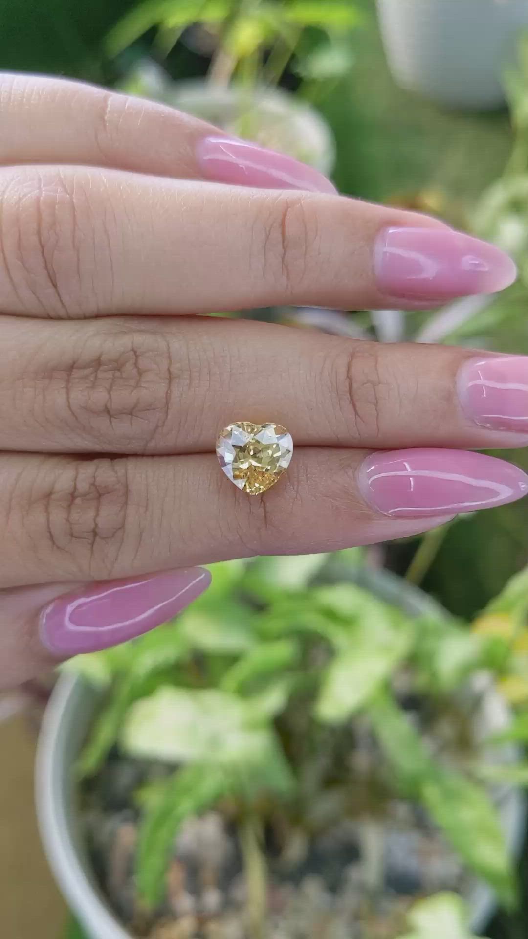 3.32 Ct. Yellow Sapphire from Ceylon (Sri Lanka) Size Video