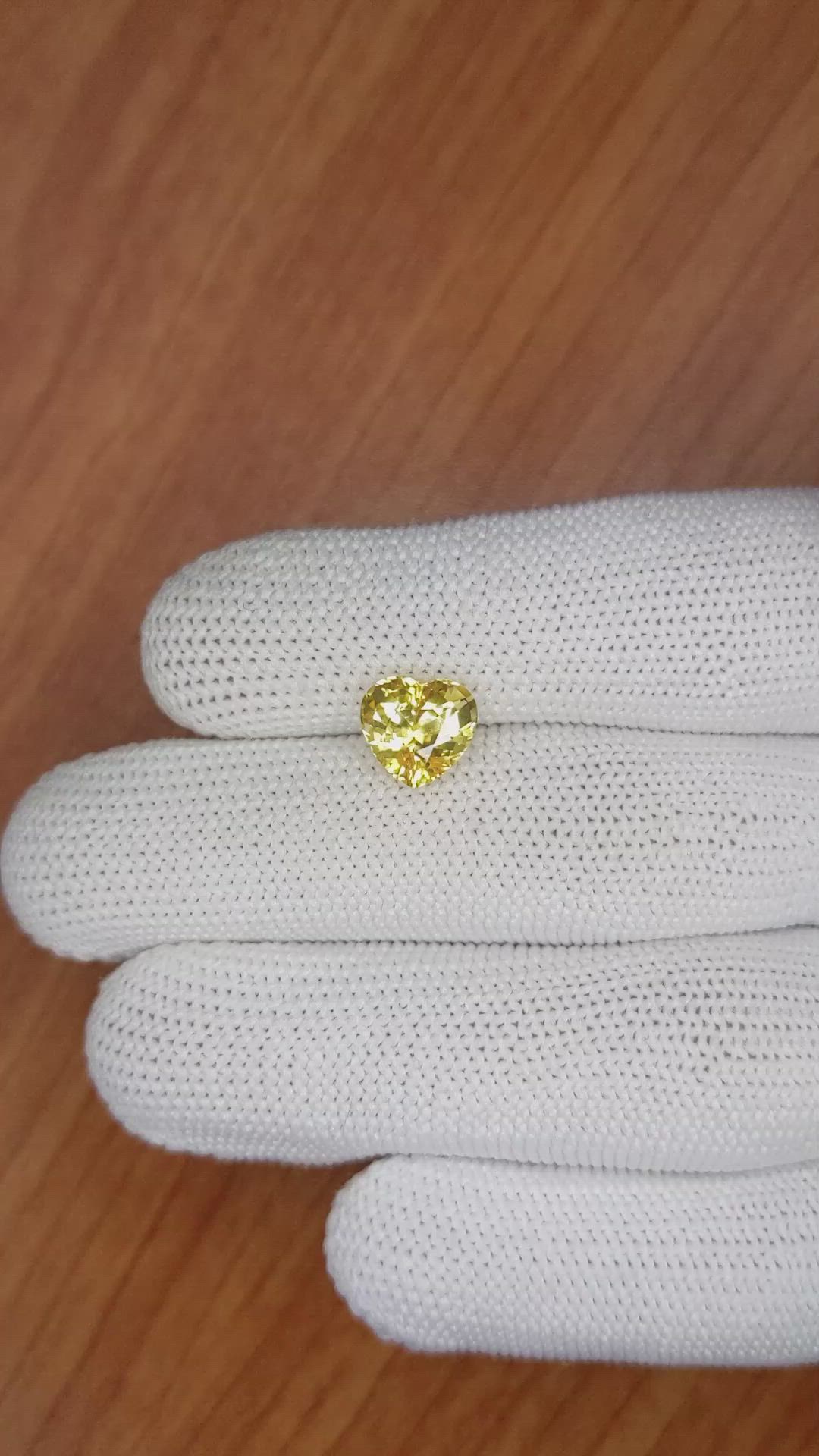 3.32 Ct. Yellow Sapphire from Ceylon (Sri Lanka) Size Video