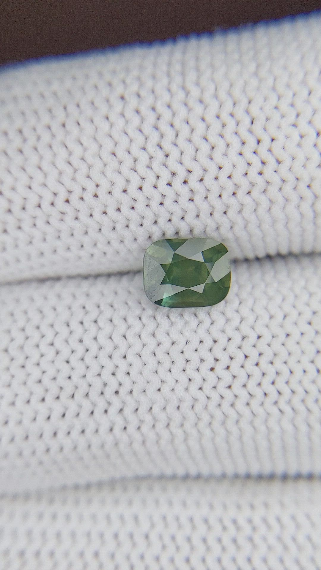 1.30 Ct. Bi Color Sapphire from Ceylon (Sri Lanka) Size Video