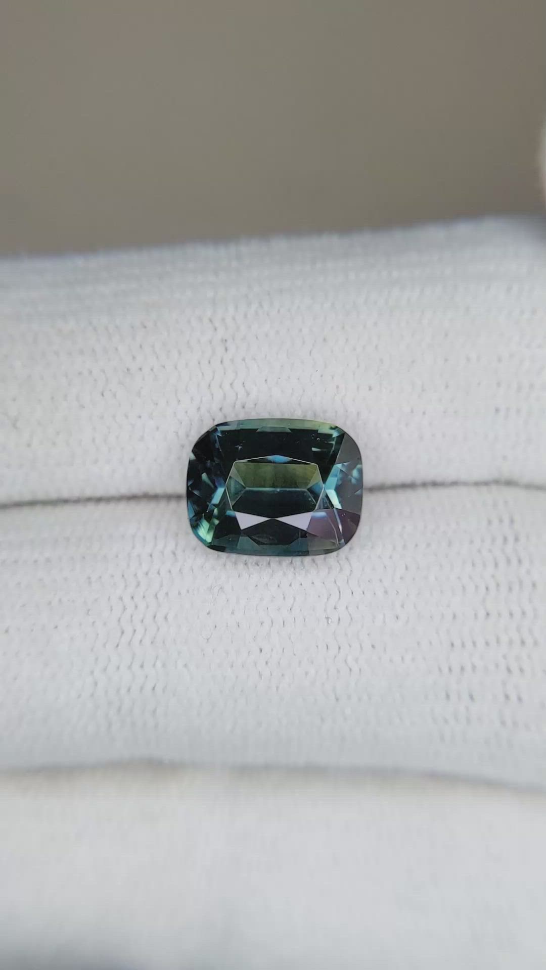 4.04 Ct. Bluish Green Sapphire from Ceylon (Sri Lanka) Size Video