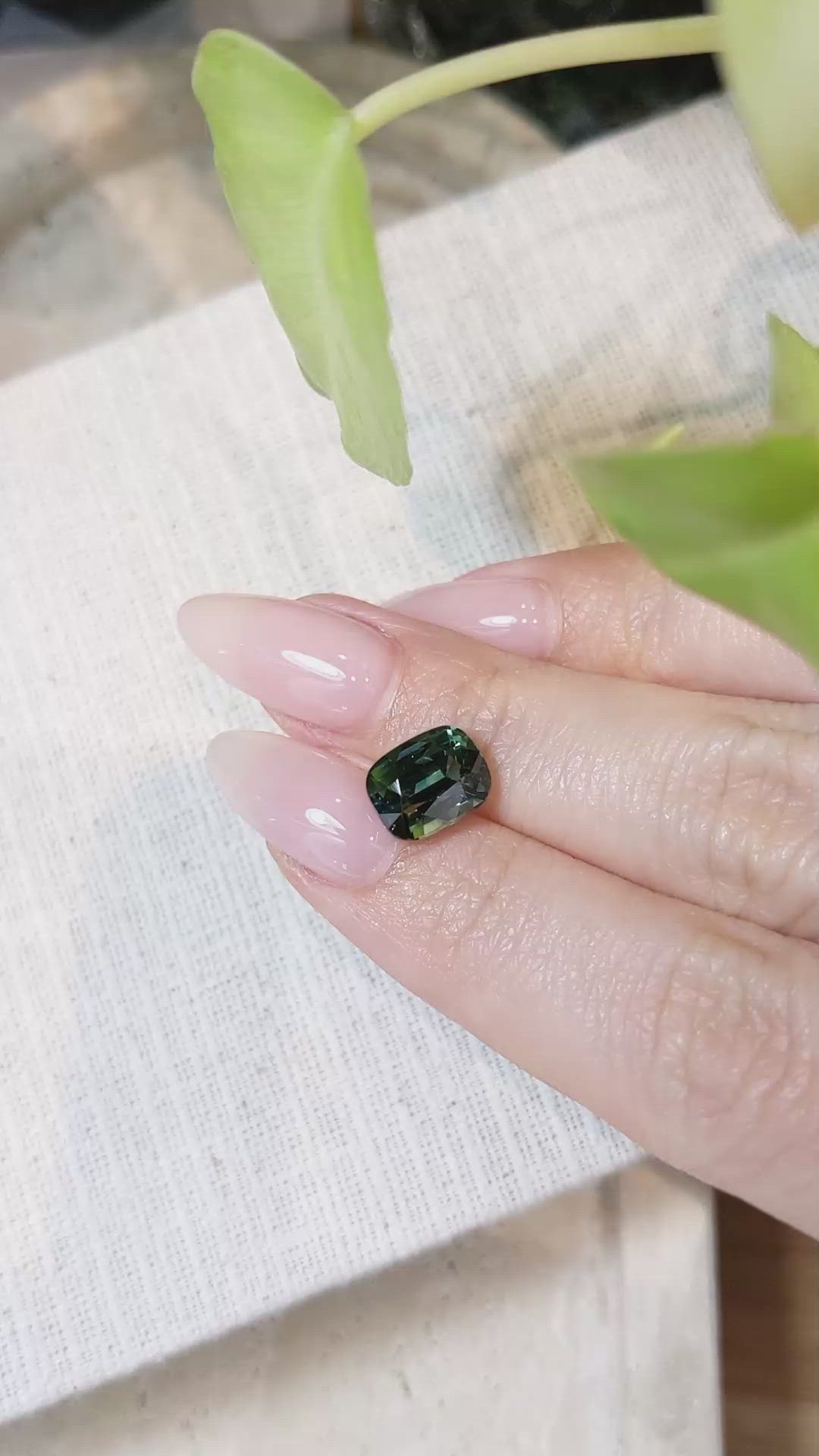 4.04 Ct. Bluish Green Sapphire from Ceylon (Sri Lanka) Size Video