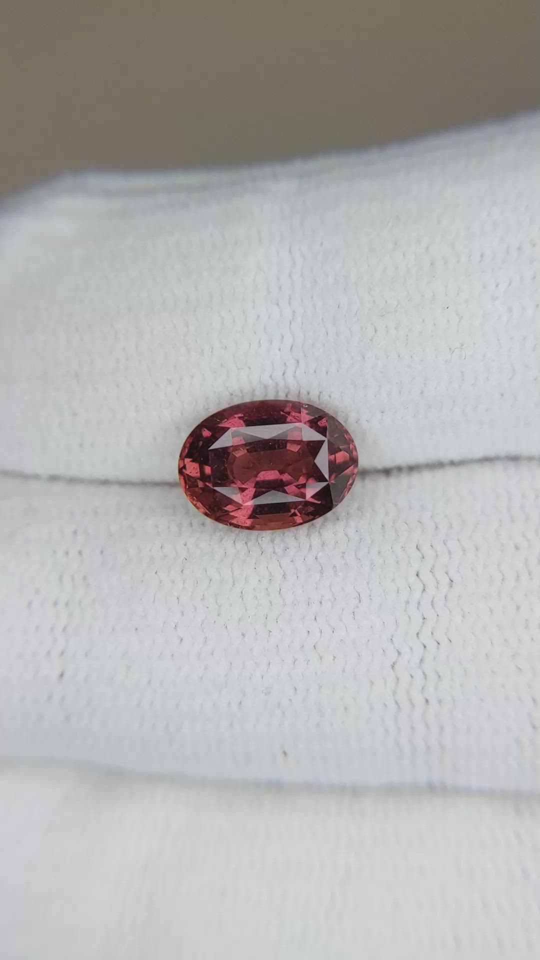 3.03 Ct. Reddish Orange Sapphire from Ceylon (Sri Lanka) Size Video