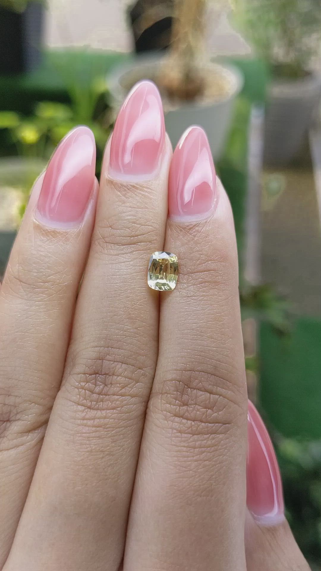 1.05 Ct. Yellow Sapphire from Ceylon (Sri Lanka) Size Video