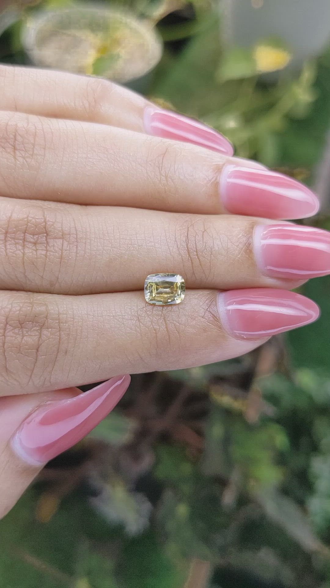 1.05 Ct. Yellow Sapphire from Ceylon (Sri Lanka) Size Video