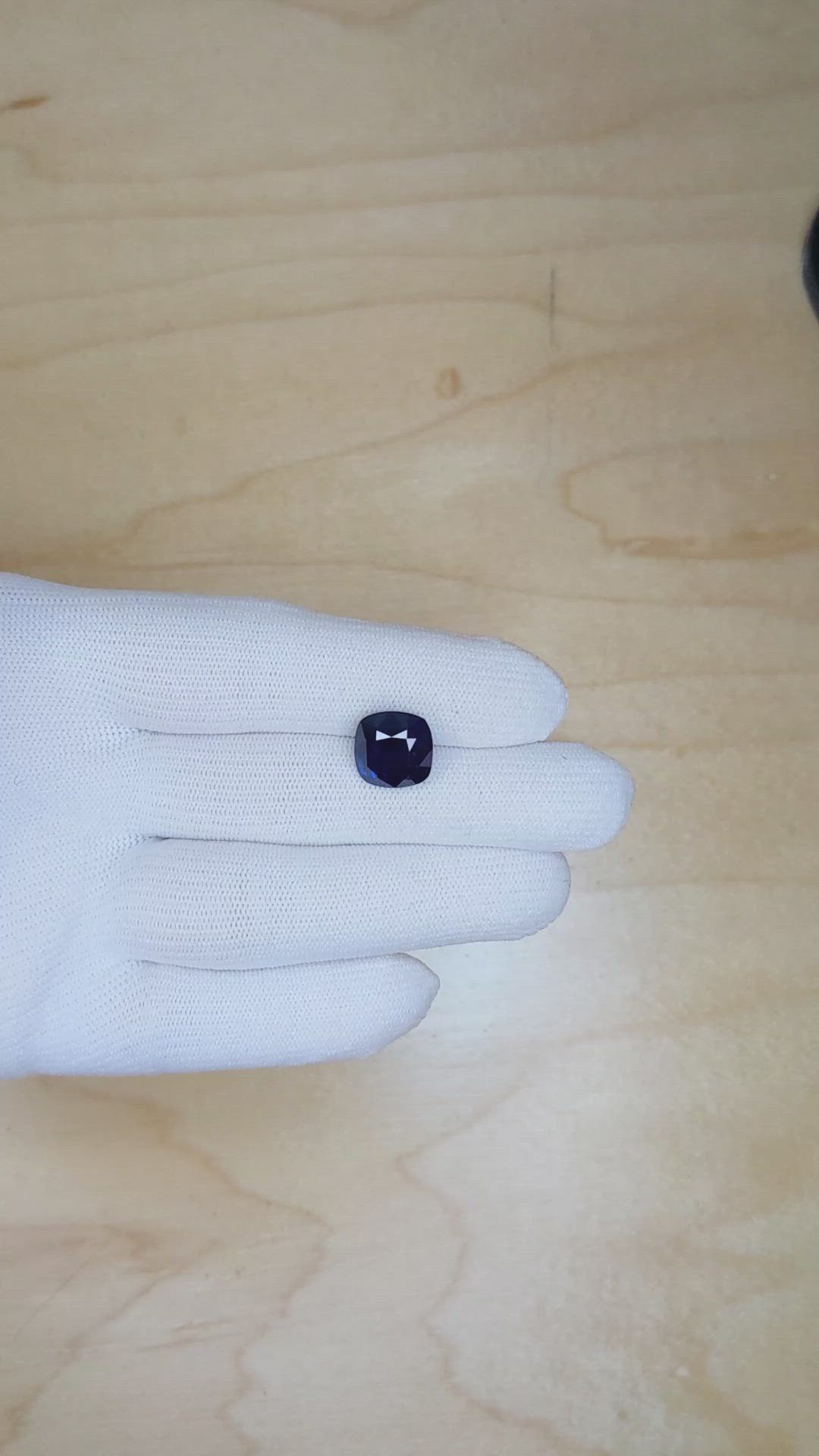8.80 Ct. Blue Sapphire from Ceylon (Sri Lanka) Size Video