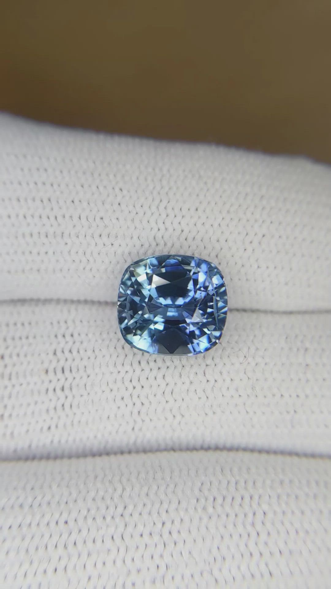 5.03 Ct. Blue Sapphire from Ceylon (Sri Lanka) Size Video