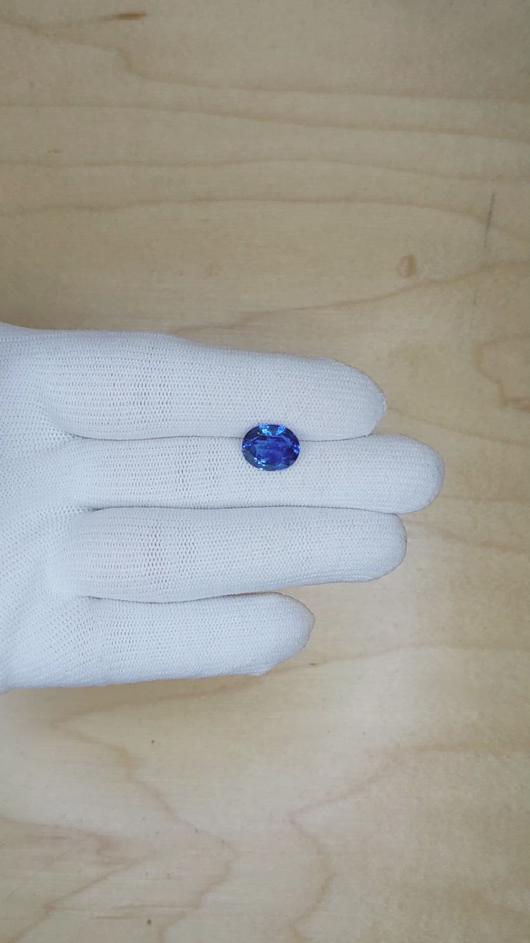 4.54 Ct. Blue Sapphire from Ceylon (Sri Lanka) Size Video