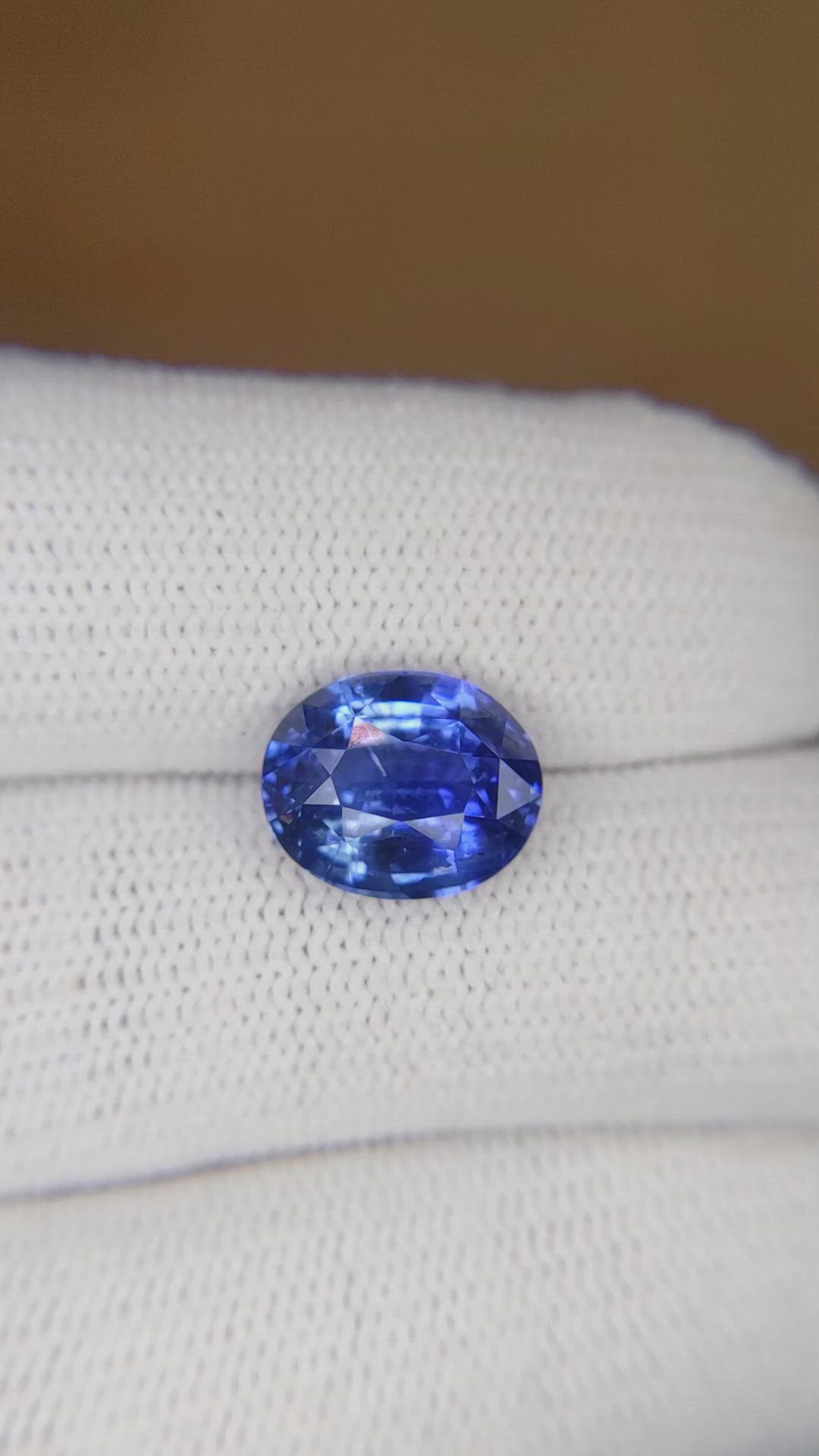 4.54 Ct. Blue Sapphire from Ceylon (Sri Lanka) Size Video