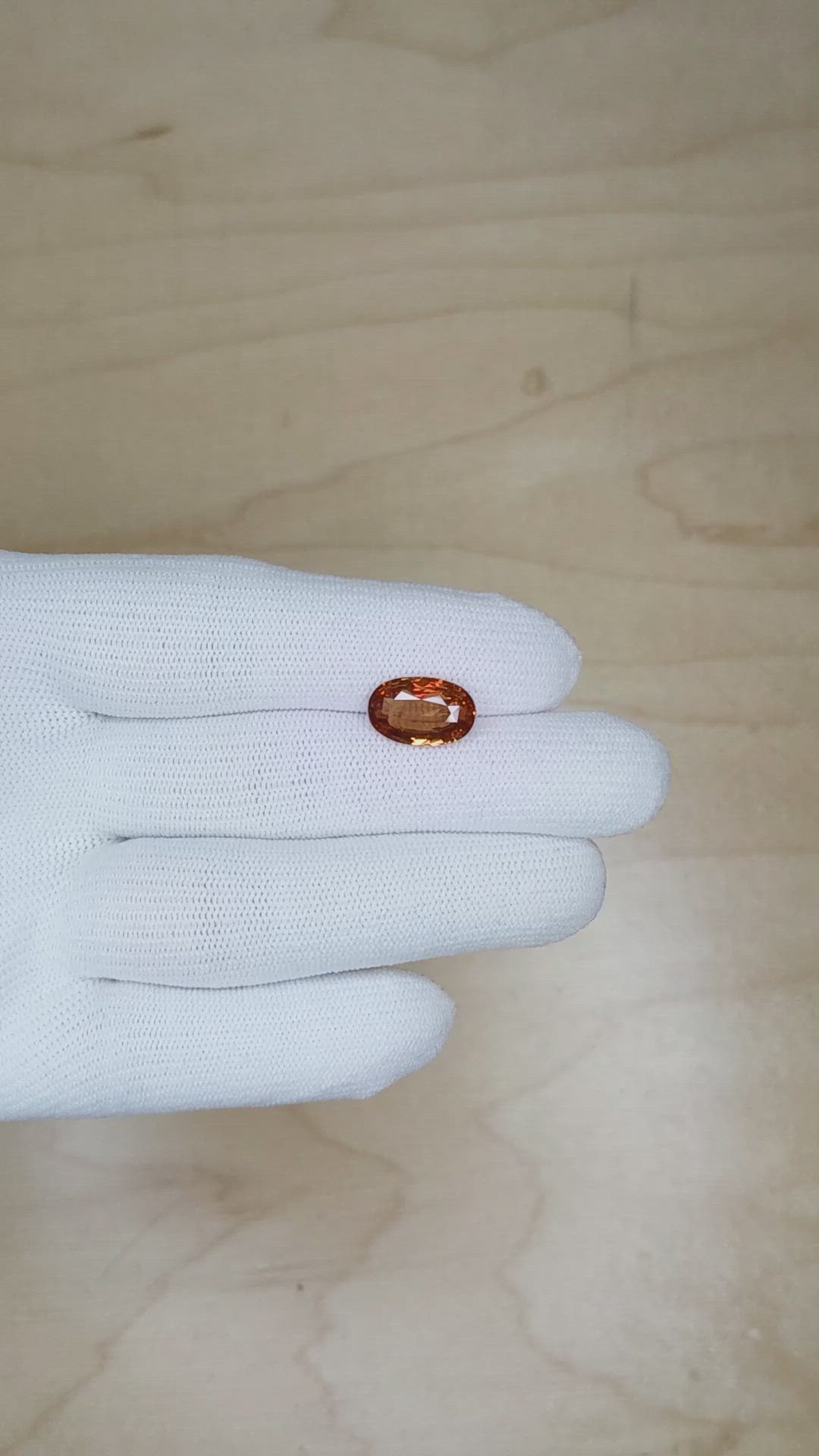 4.01 Ct. Padparadscha Sapphire from Ceylon (Sri Lanka) Size Video