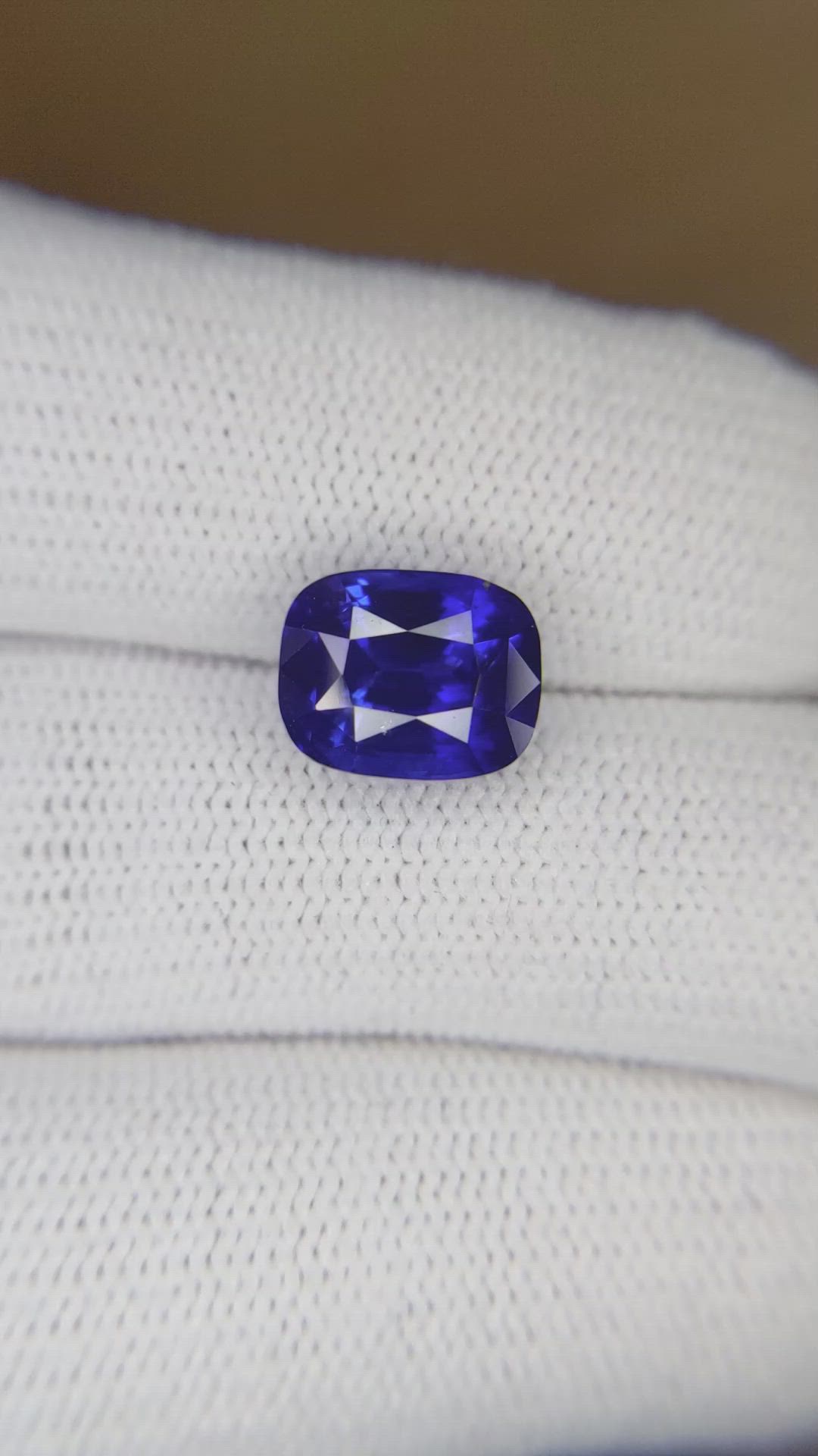 5.03 Ct. Blue Sapphire from Ceylon (Sri Lanka) Size Video