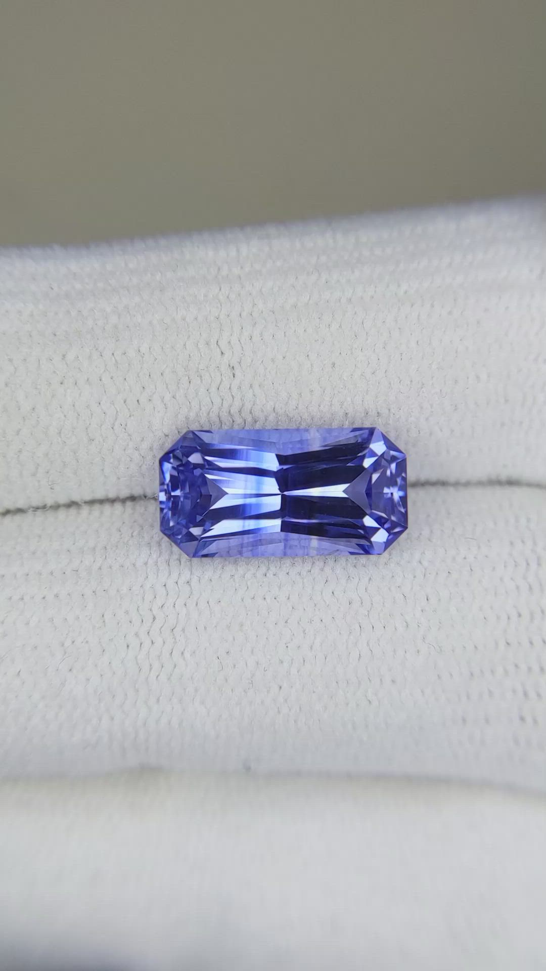 4.73 Ct. Blue Sapphire from Ceylon (Sri Lanka) Size Video