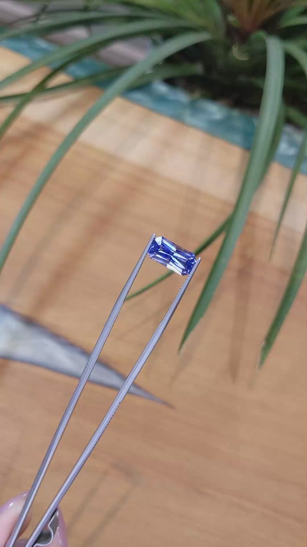 4.73 Ct. Blue Sapphire from Ceylon (Sri Lanka) Size Video