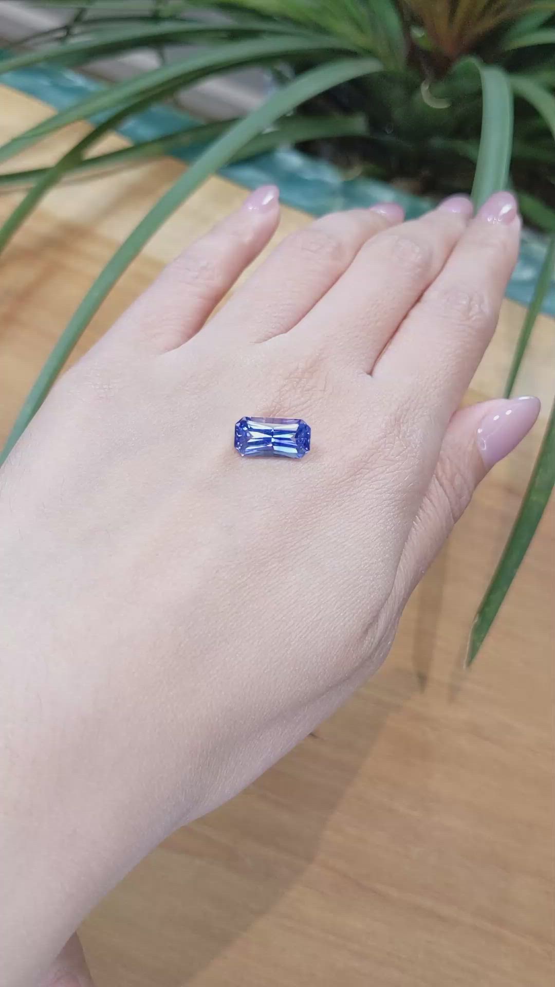 4.73 Ct. Blue Sapphire from Ceylon (Sri Lanka) Size Video