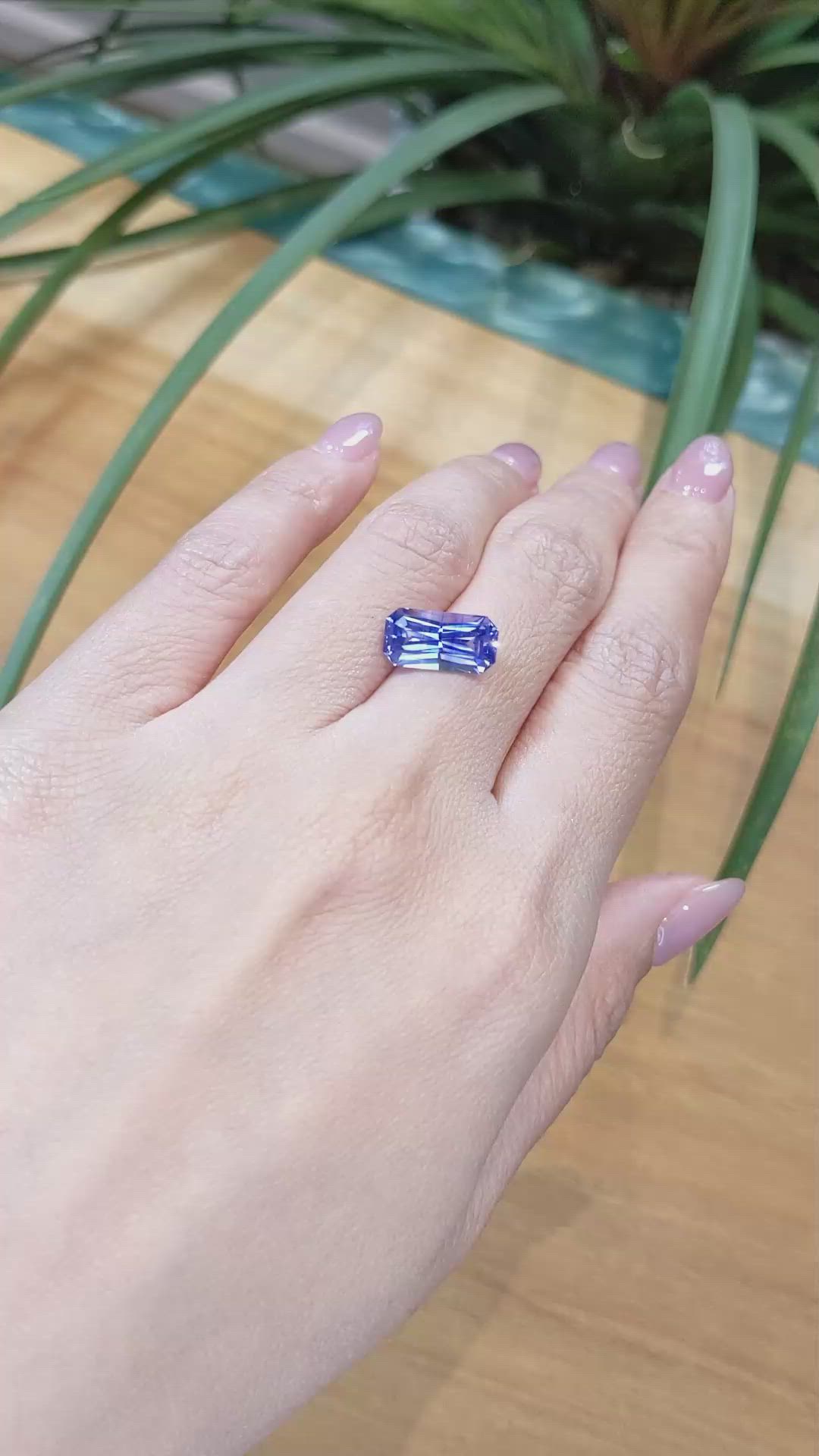 4.73 Ct. Blue Sapphire from Ceylon (Sri Lanka) Size Video