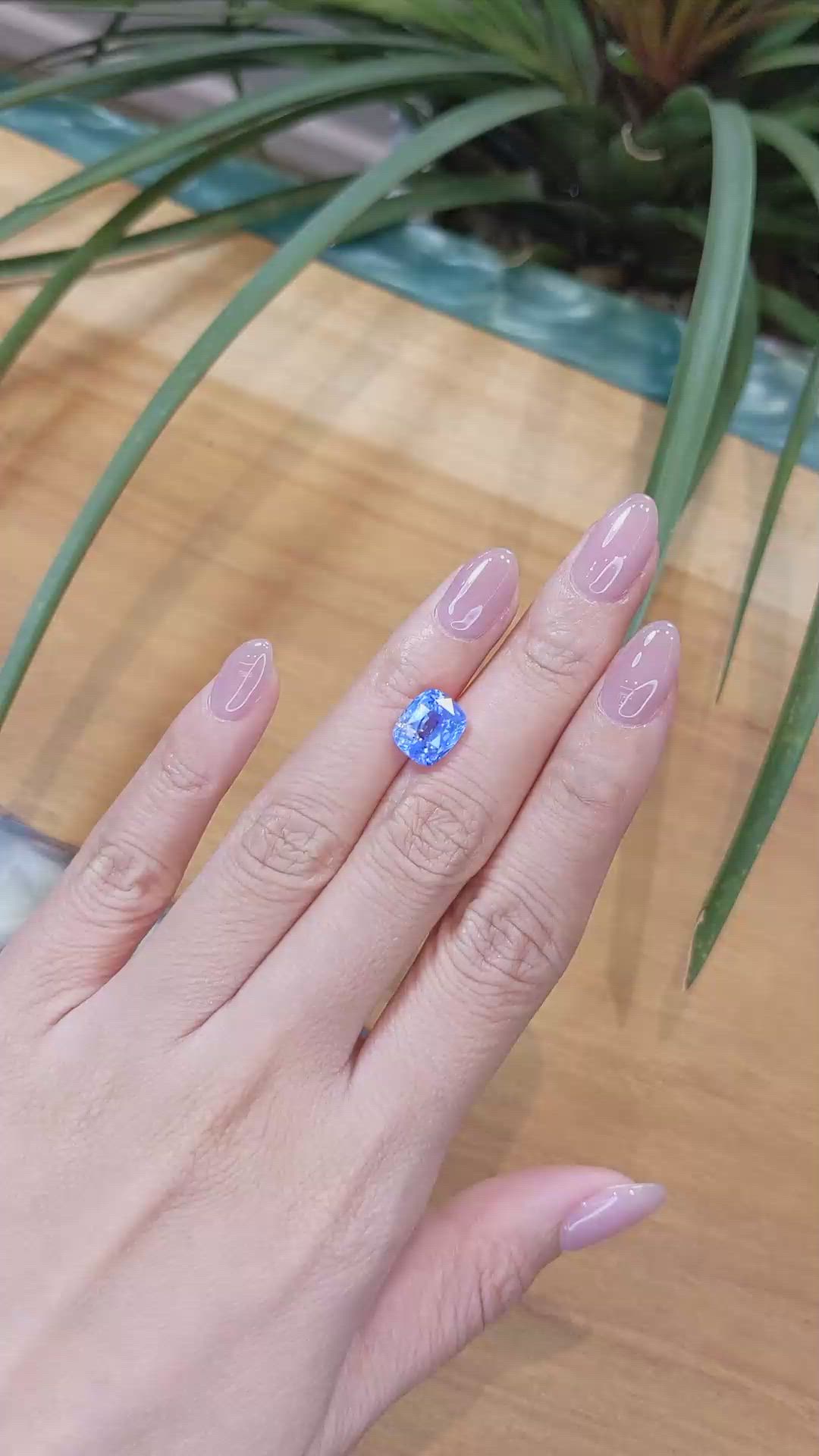 5.24 Ct. Blue Sapphire from Ceylon (Sri Lanka) Size Video