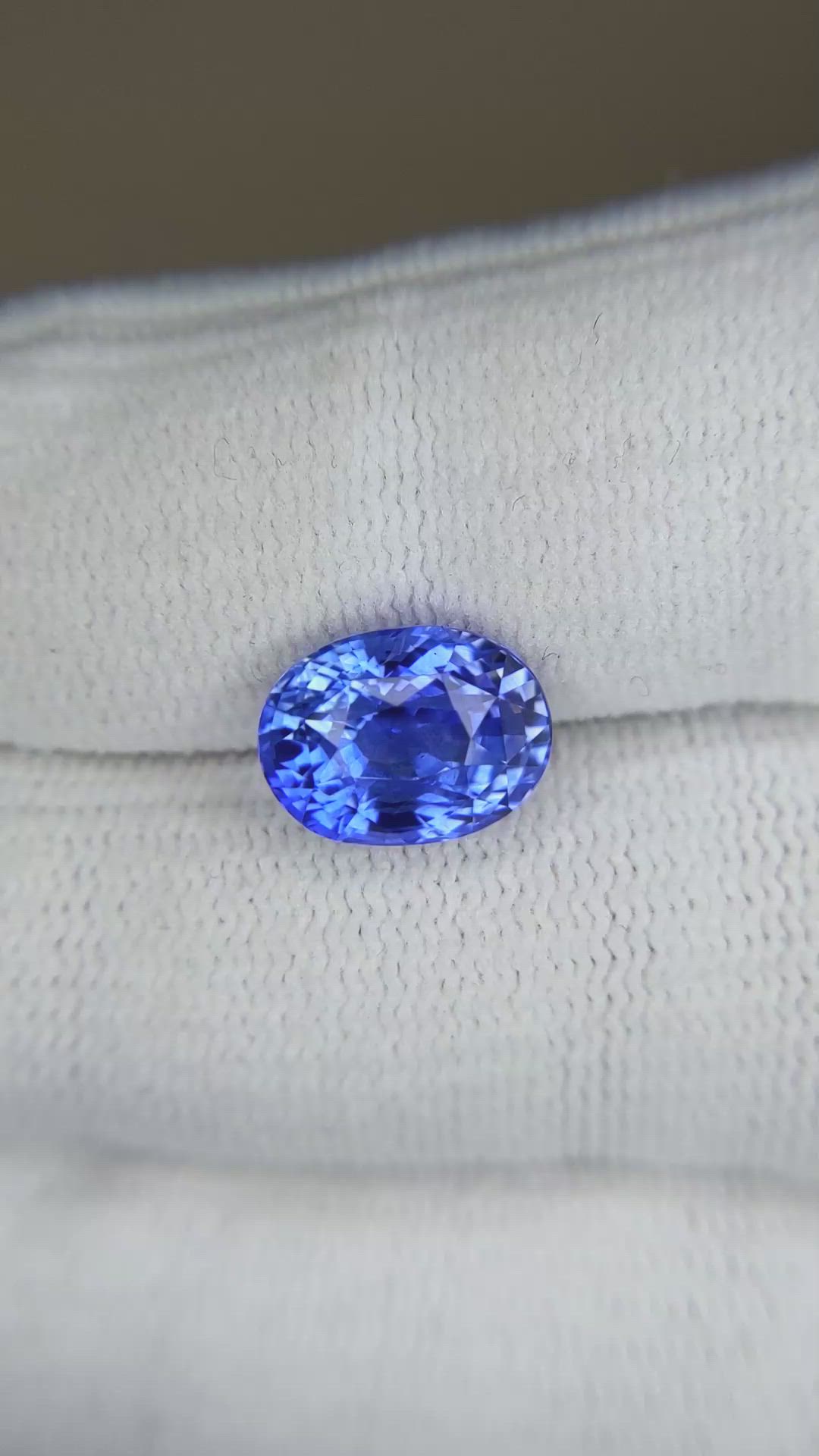 5.10 Ct. Blue Sapphire from Ceylon (Sri Lanka) Size Video