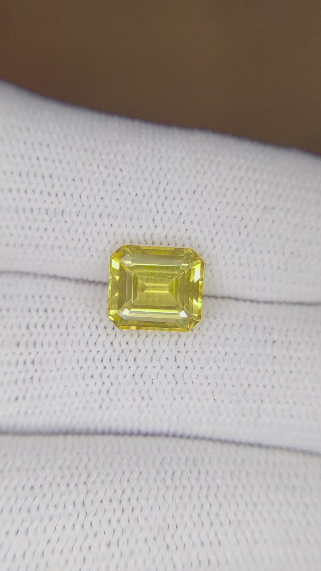 3.13 Ct. Yellow Sapphire from Ceylon (Sri Lanka) Size Video