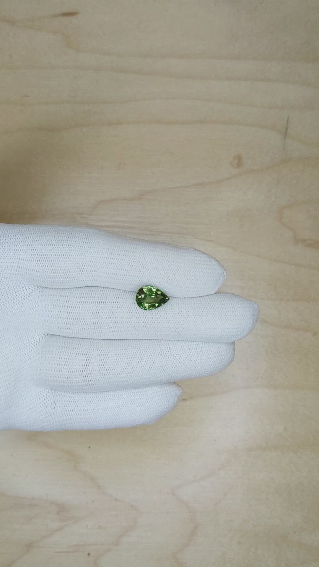 3.00 Ct. Yellowish Green Sapphire from Ceylon (Sri Lanka) Size Video