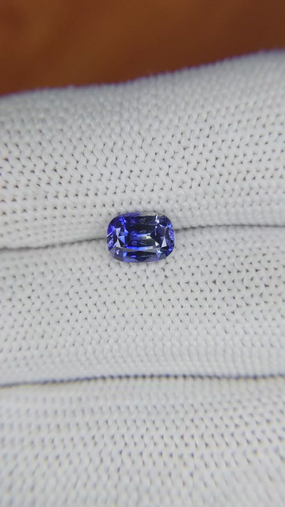 1.24 Ct. Bi Color Sapphire from Ceylon (Sri Lanka) Size Video