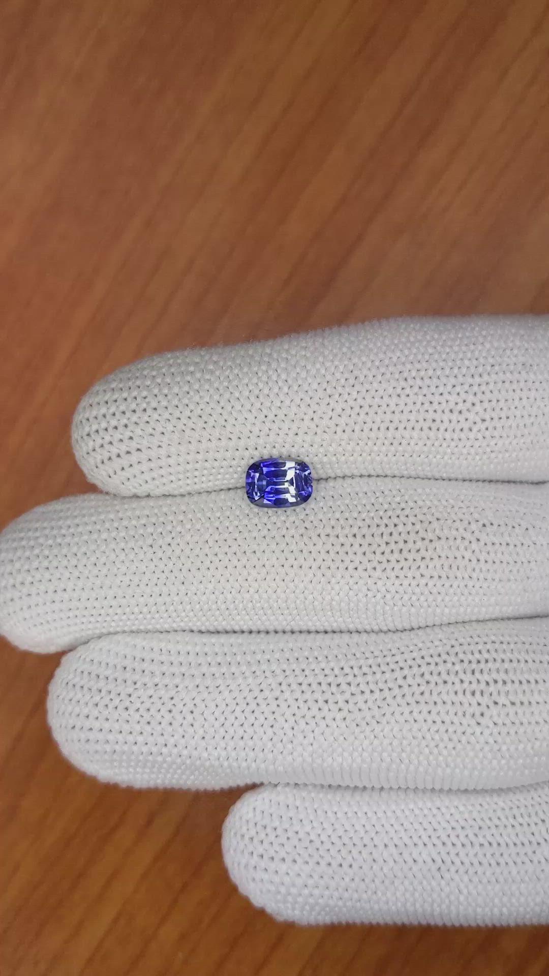 1.24 Ct. Bi Color Sapphire from Ceylon (Sri Lanka) Size Video