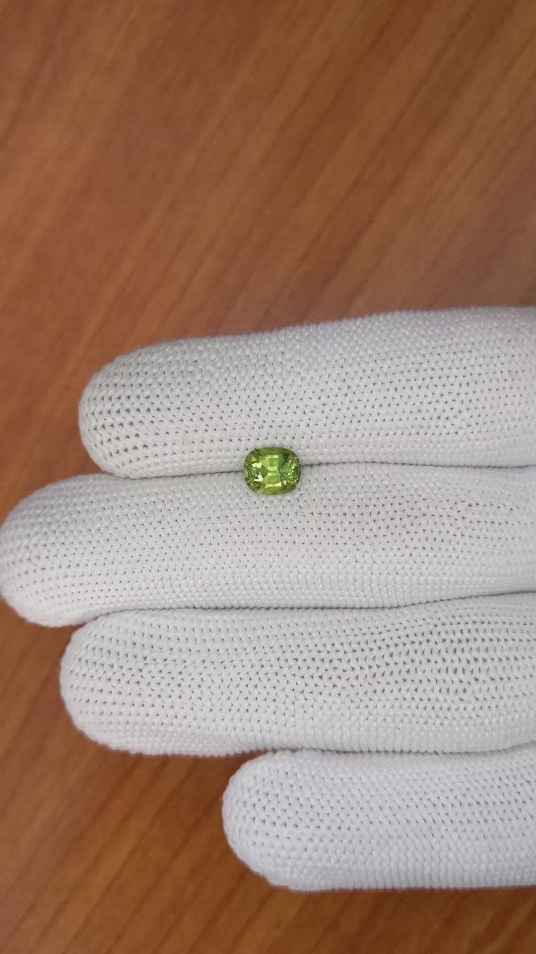 1.12 Ct. Yellowish Green Sapphire from Ceylon (Sri Lanka) Size Video
