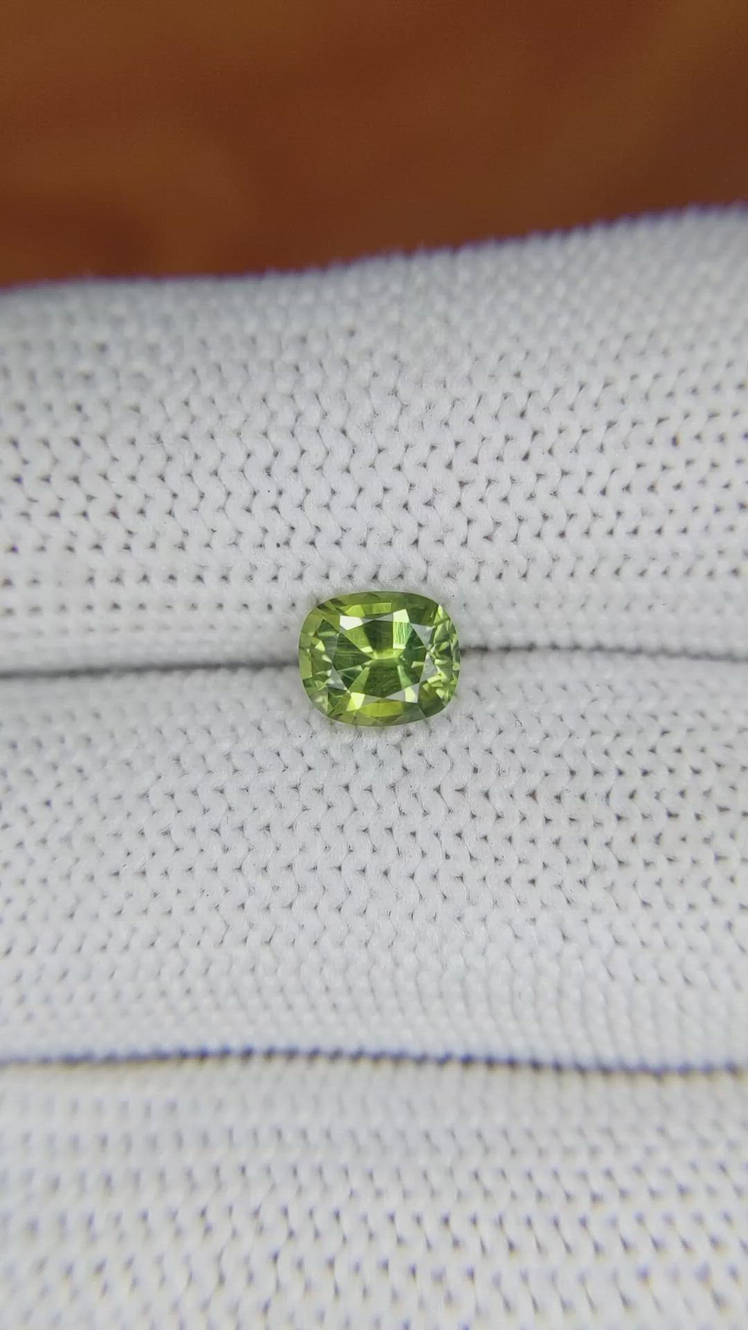 1.12 Ct. Yellowish Green Sapphire from Ceylon (Sri Lanka) Size Video