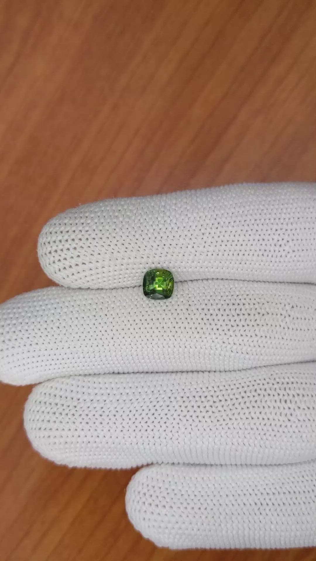 1.07 Ct. Yellowish Green Sapphire from Ceylon (Sri Lanka) Size Video