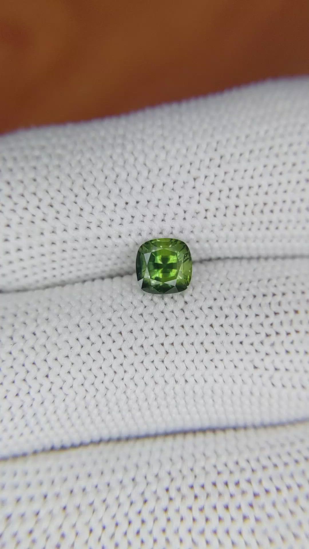 1.07 Ct. Yellowish Green Sapphire from Ceylon (Sri Lanka) Size Video