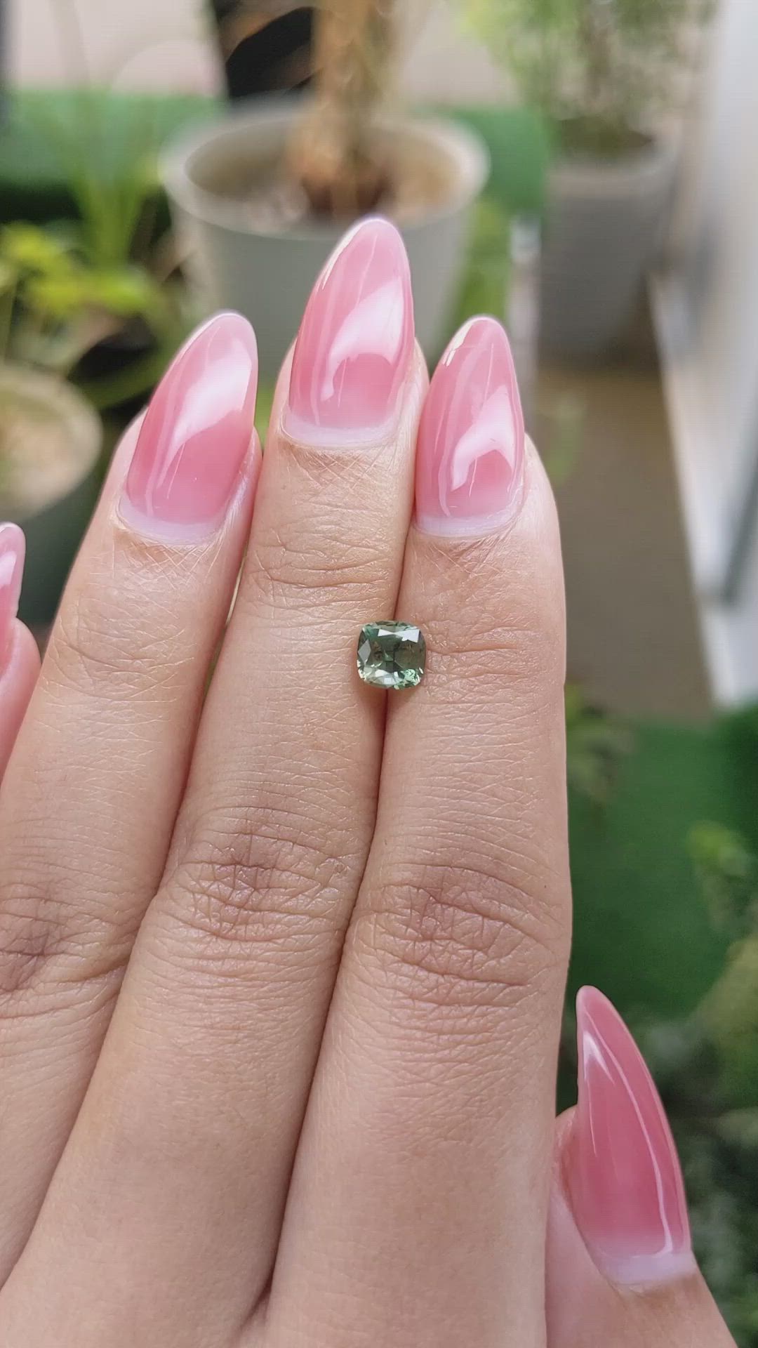 1.00 Ct. Green Sapphire from Ceylon (Sri Lanka) Size Video