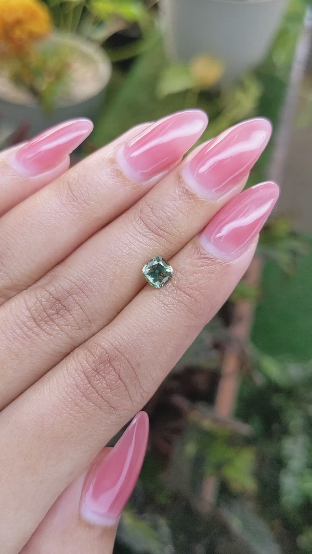 1.00 Ct. Green Sapphire from Ceylon (Sri Lanka) Size Video