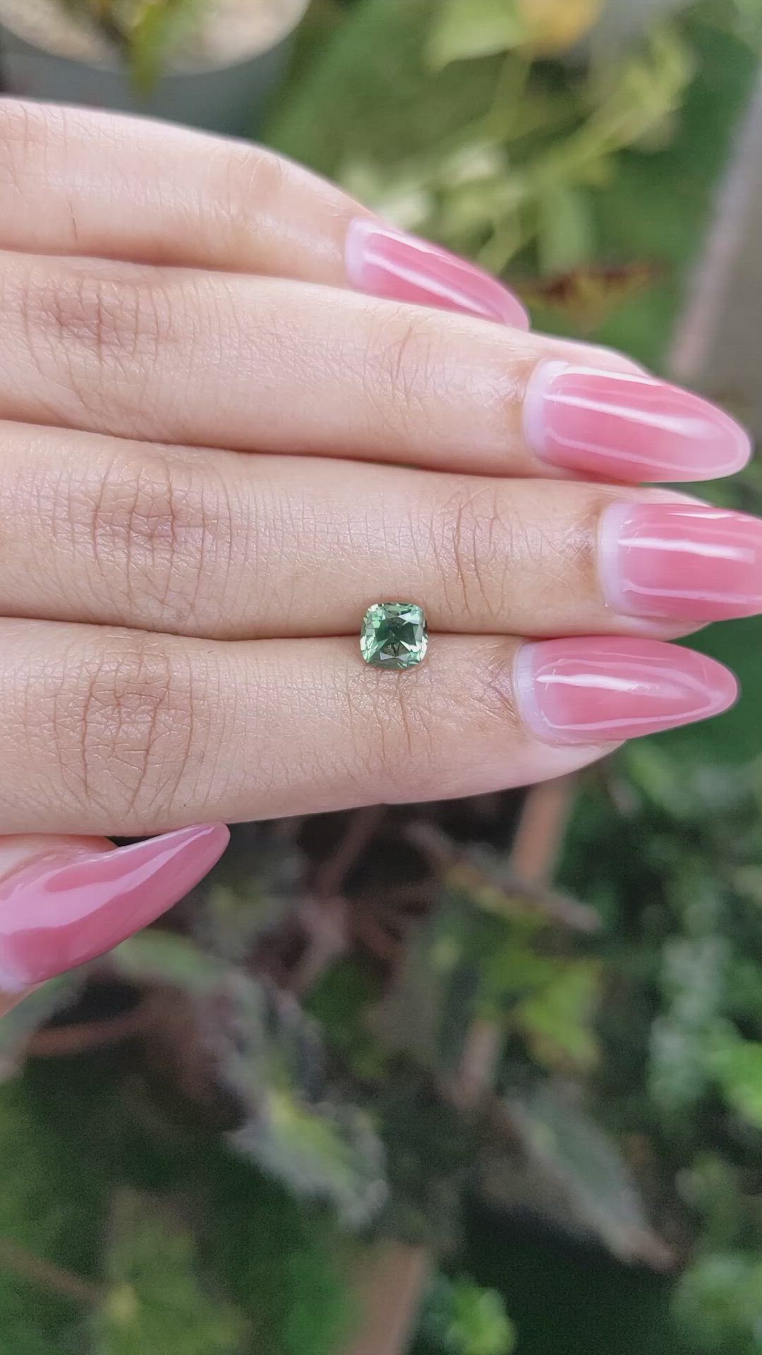 1.00 Ct. Green Sapphire from Ceylon (Sri Lanka) Size Video