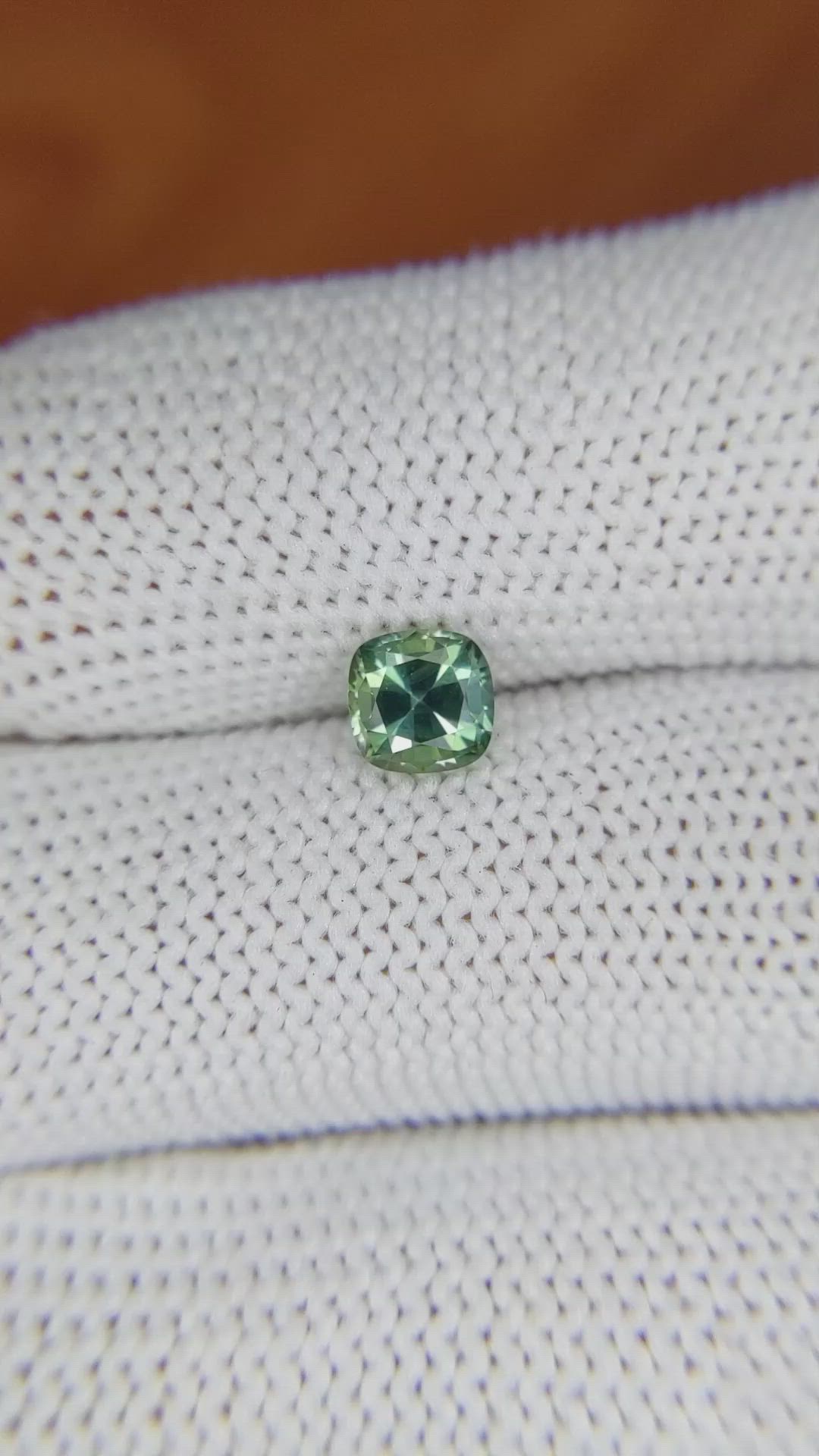 1.00 Ct. Green Sapphire from Ceylon (Sri Lanka) Size Video