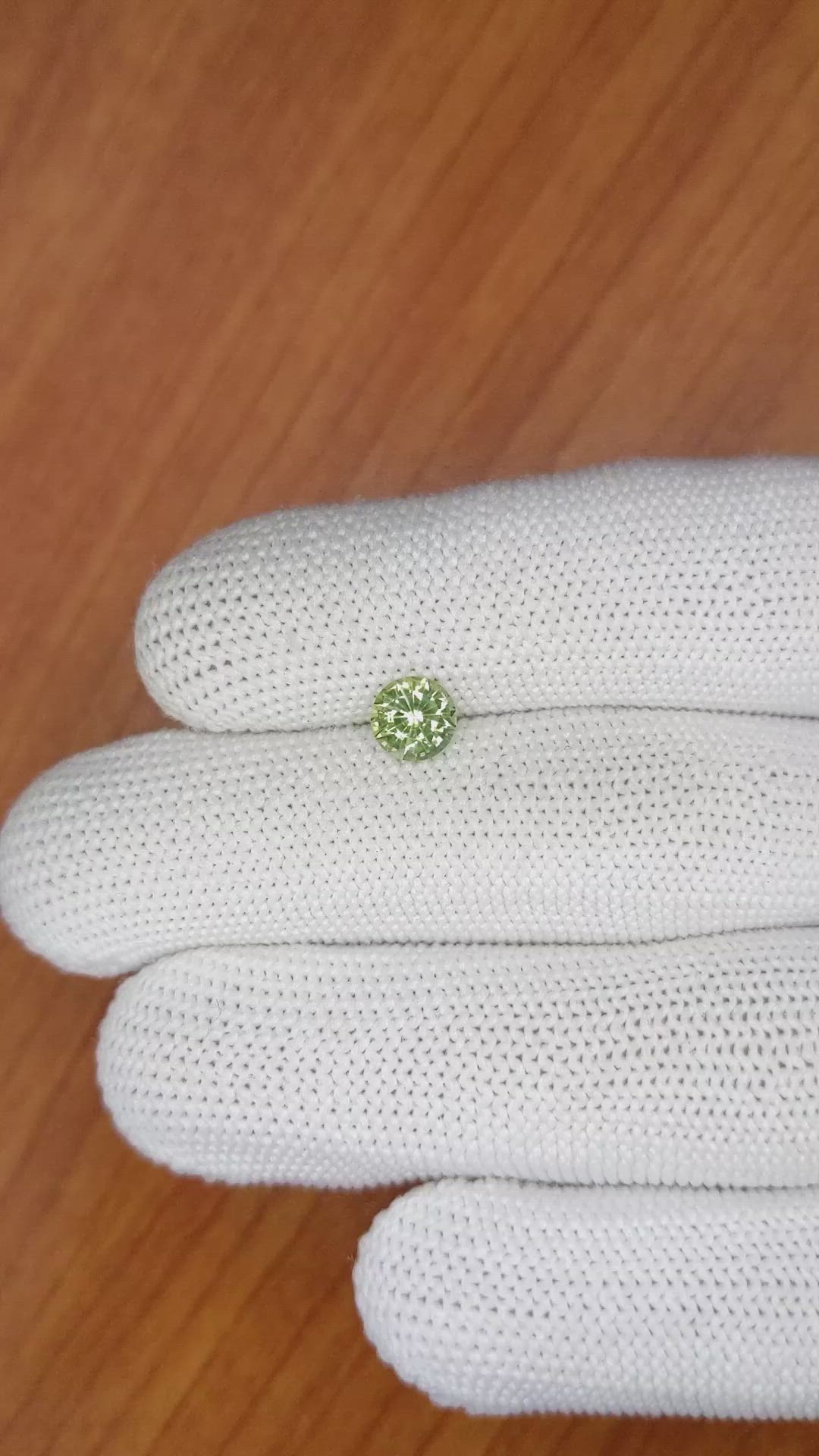 1.04 Ct. Yellowish Green Sapphire from Ceylon (Sri Lanka) Size Video