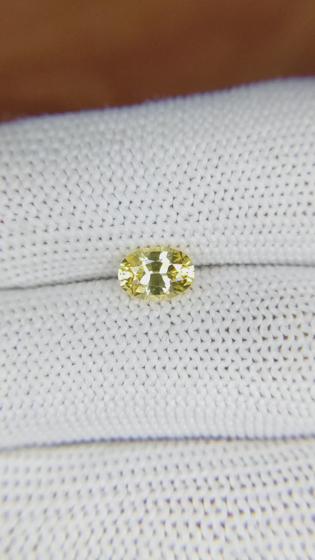 1.11 Ct. Yellow Sapphire from Ceylon (Sri Lanka) Size Video