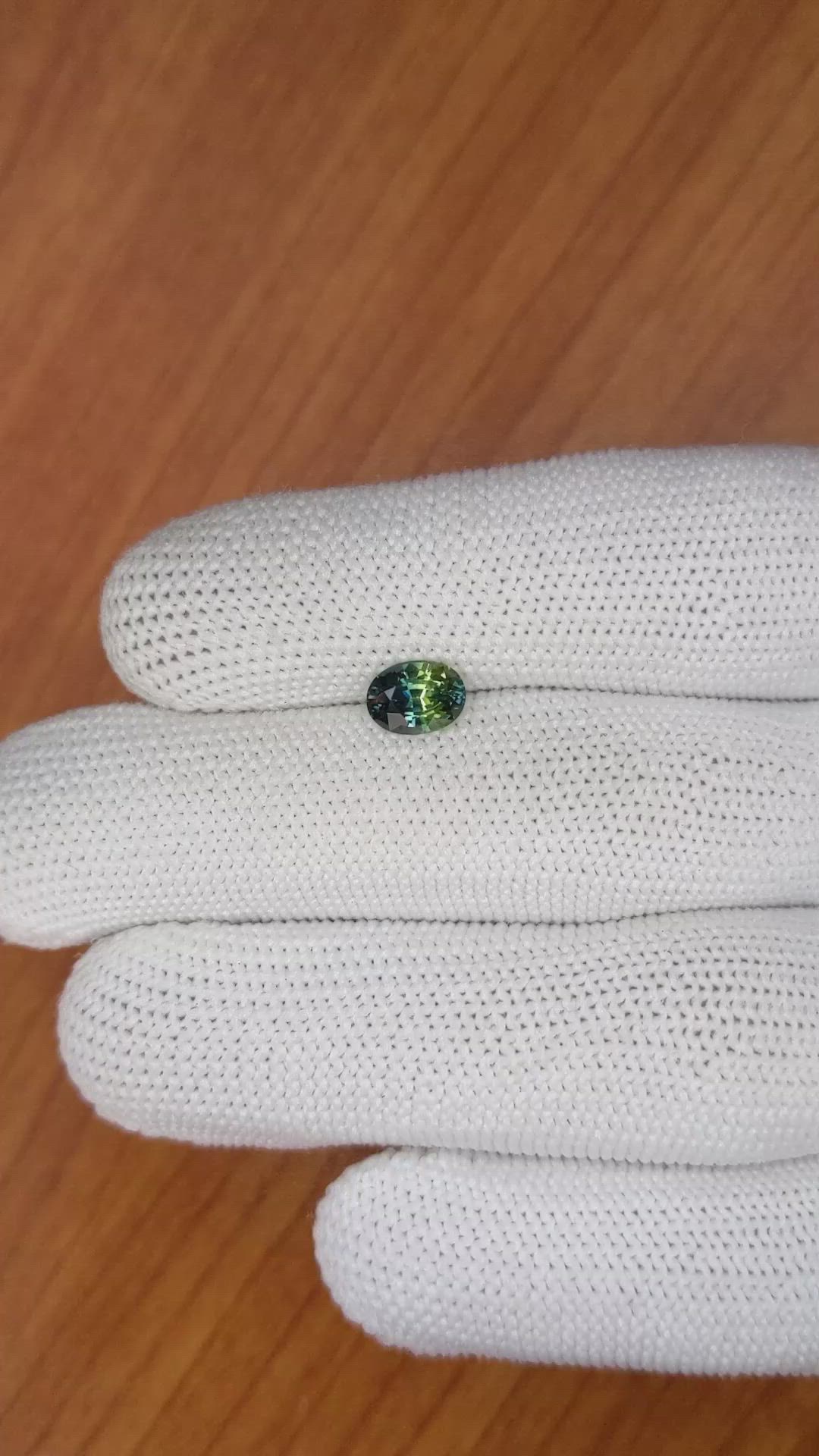 1.26 Ct. Bi Color Sapphire from Ceylon (Sri Lanka) Size Video