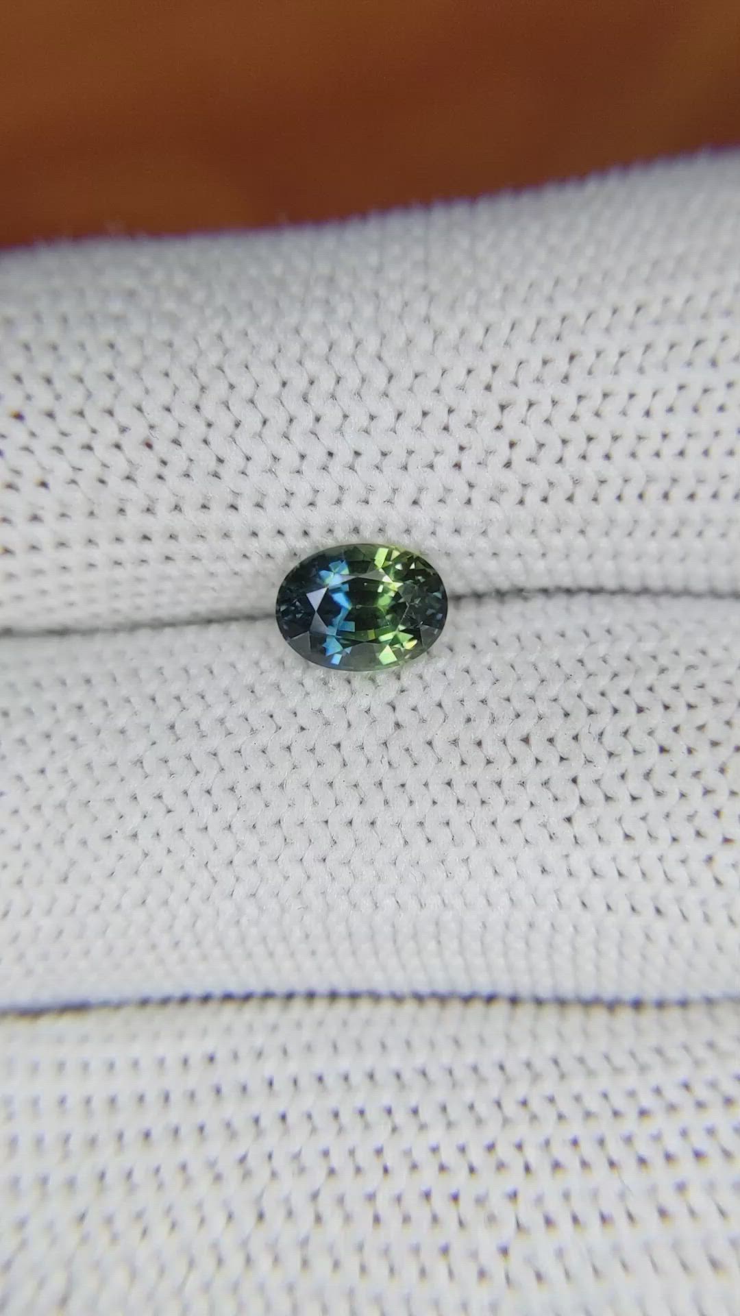 1.26 Ct. Bi Color Sapphire from Ceylon (Sri Lanka) Size Video