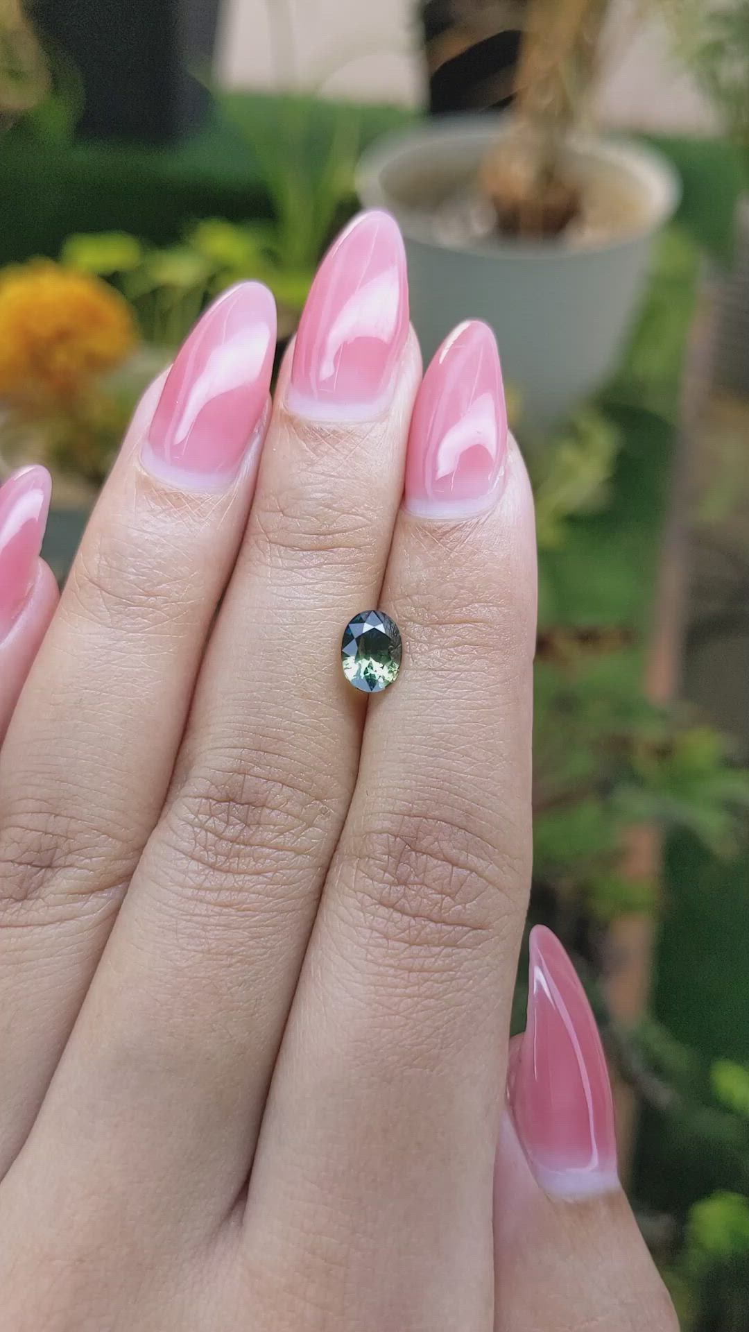 1.26 Ct. Bi Color Sapphire from Ceylon (Sri Lanka) Size Video